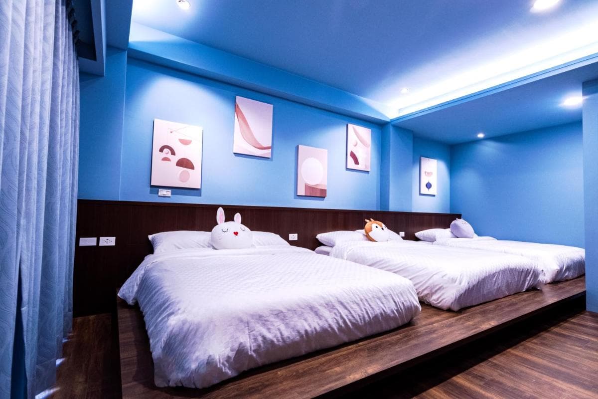 Geometric Puzzle Homestay