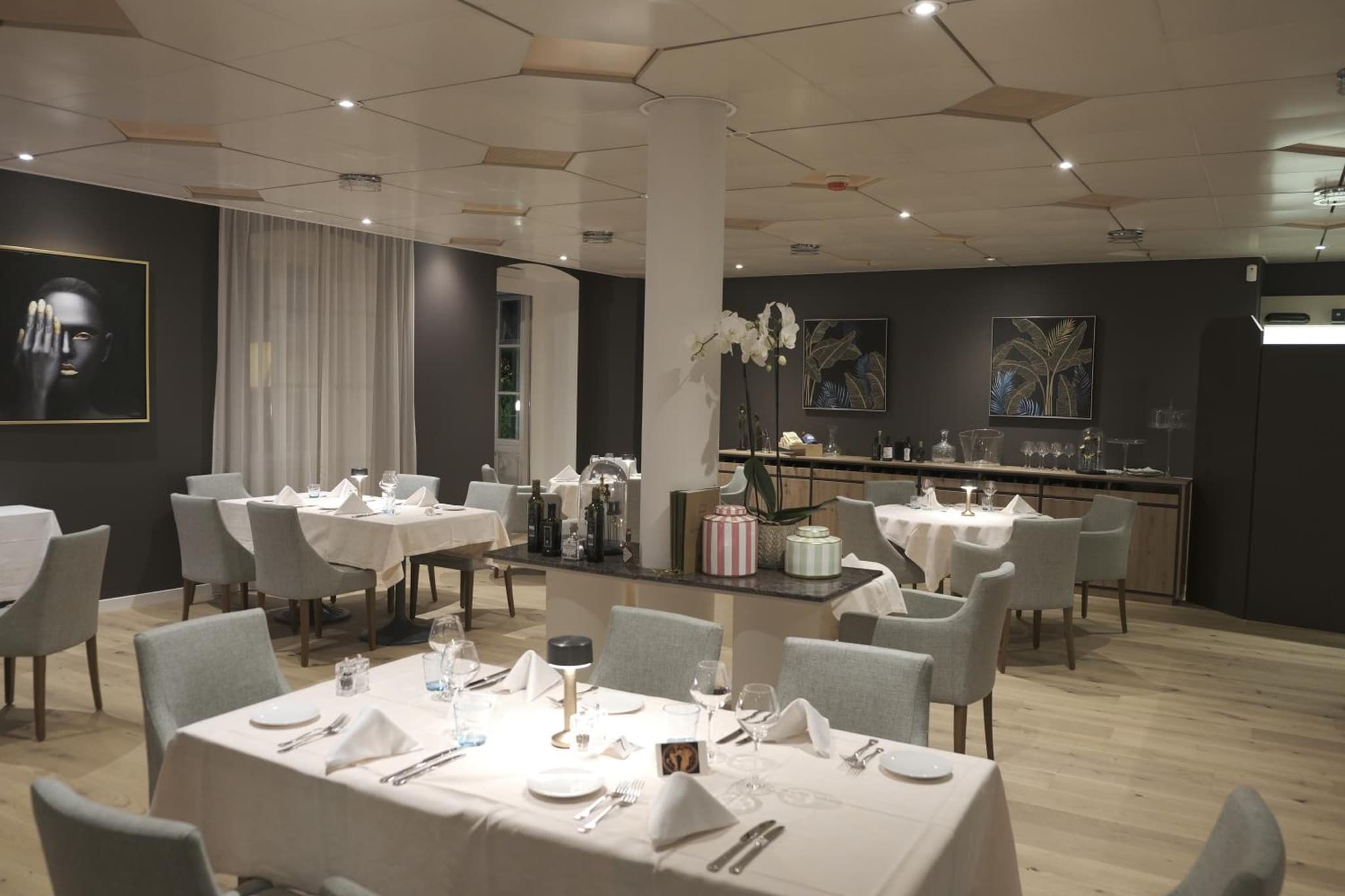 restaurant