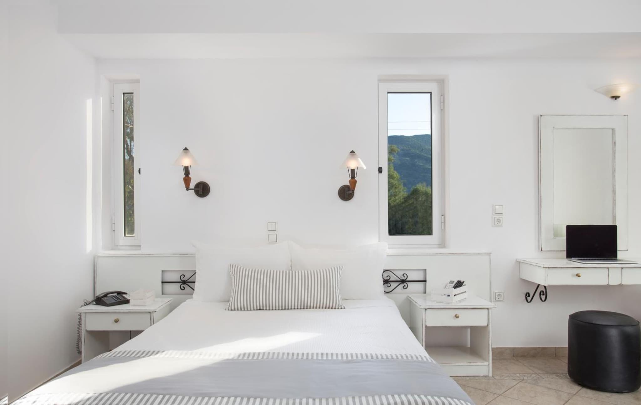 Iris Beach Hotel photo 4