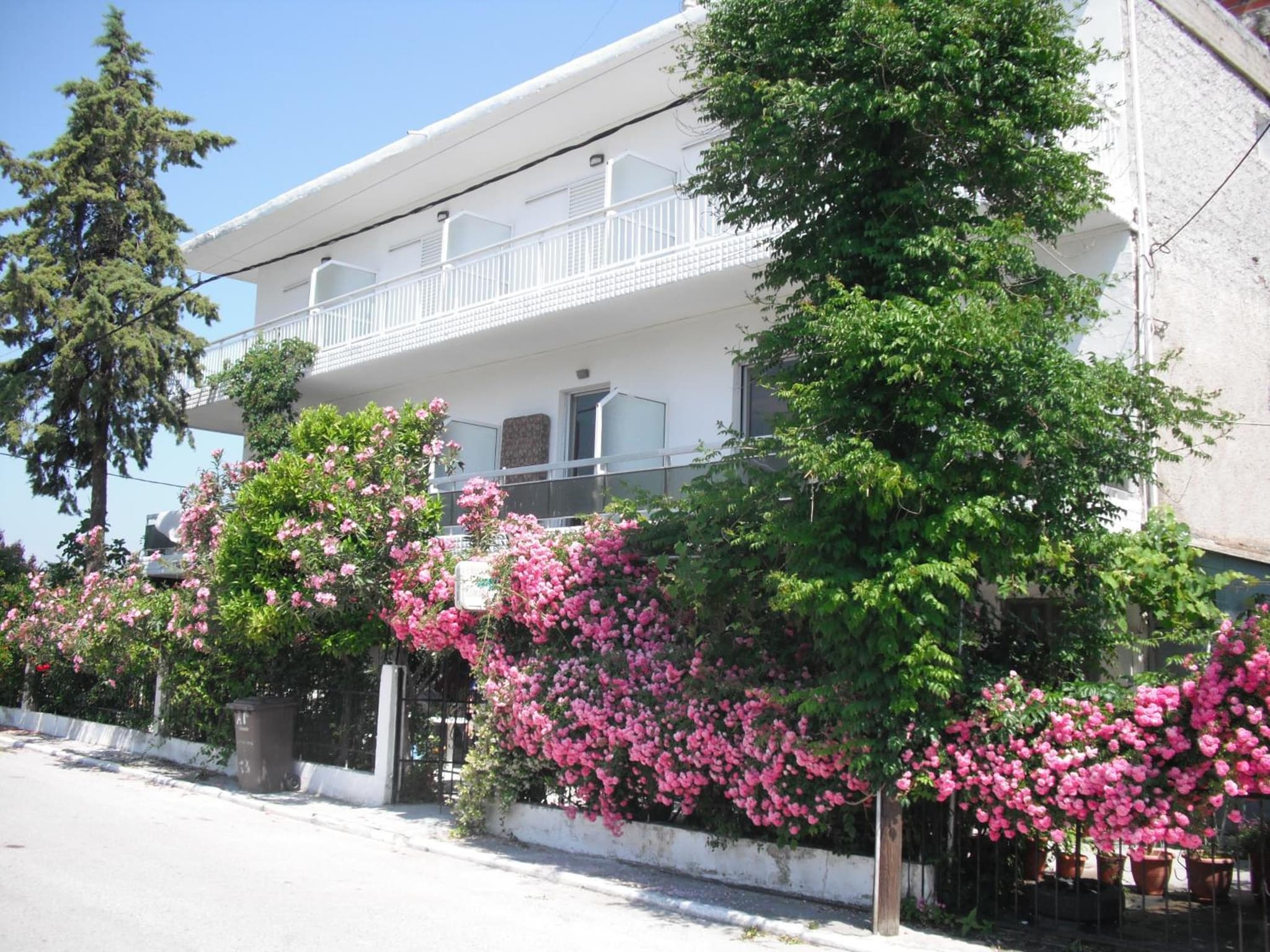Aris House photo 9