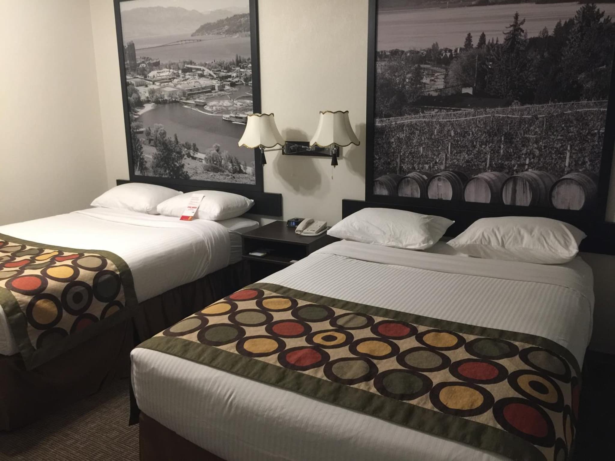 Super 8 by Wyndham Kelowna BC photo 7