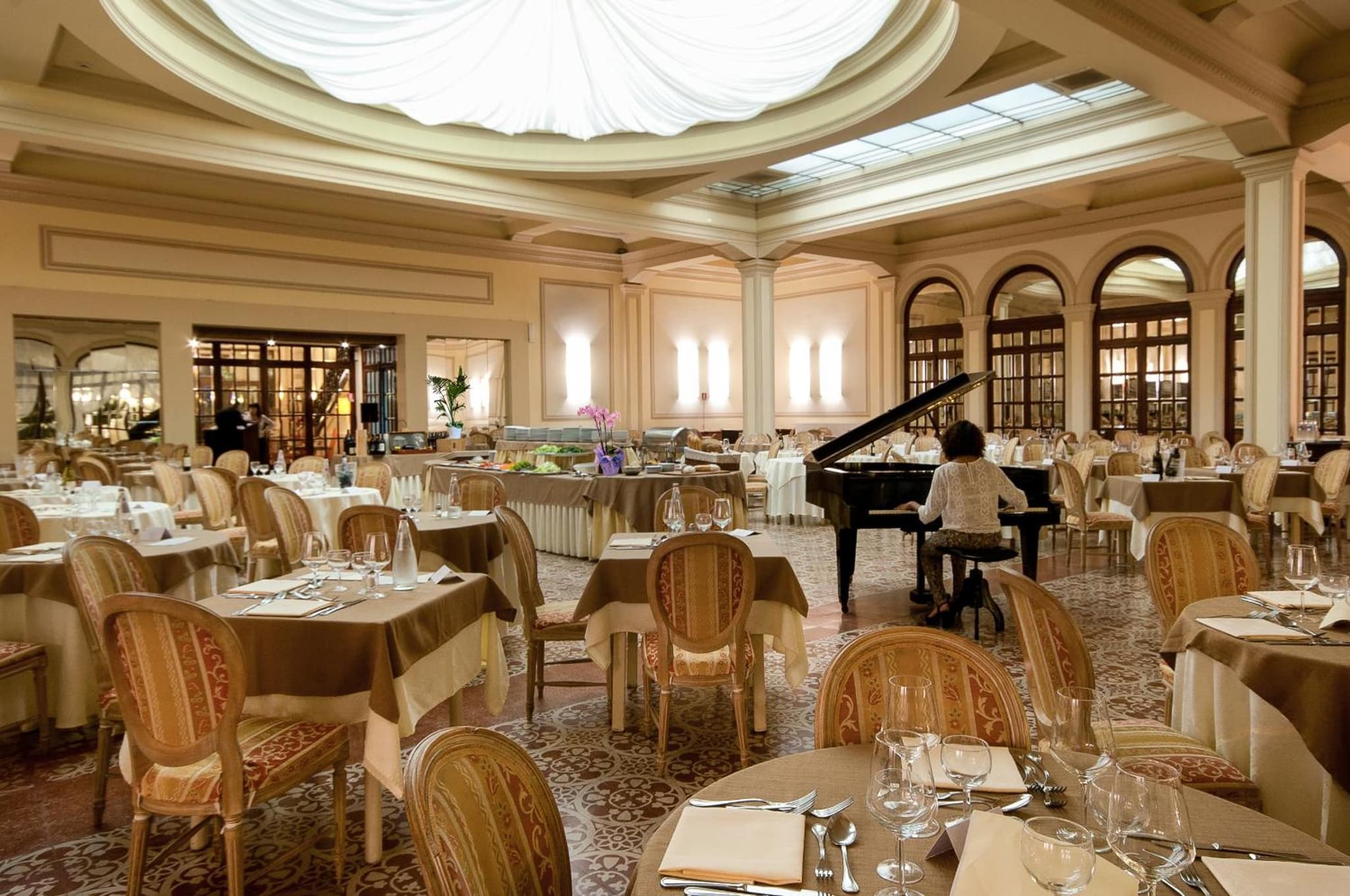Grand Hotel Royal photo 8