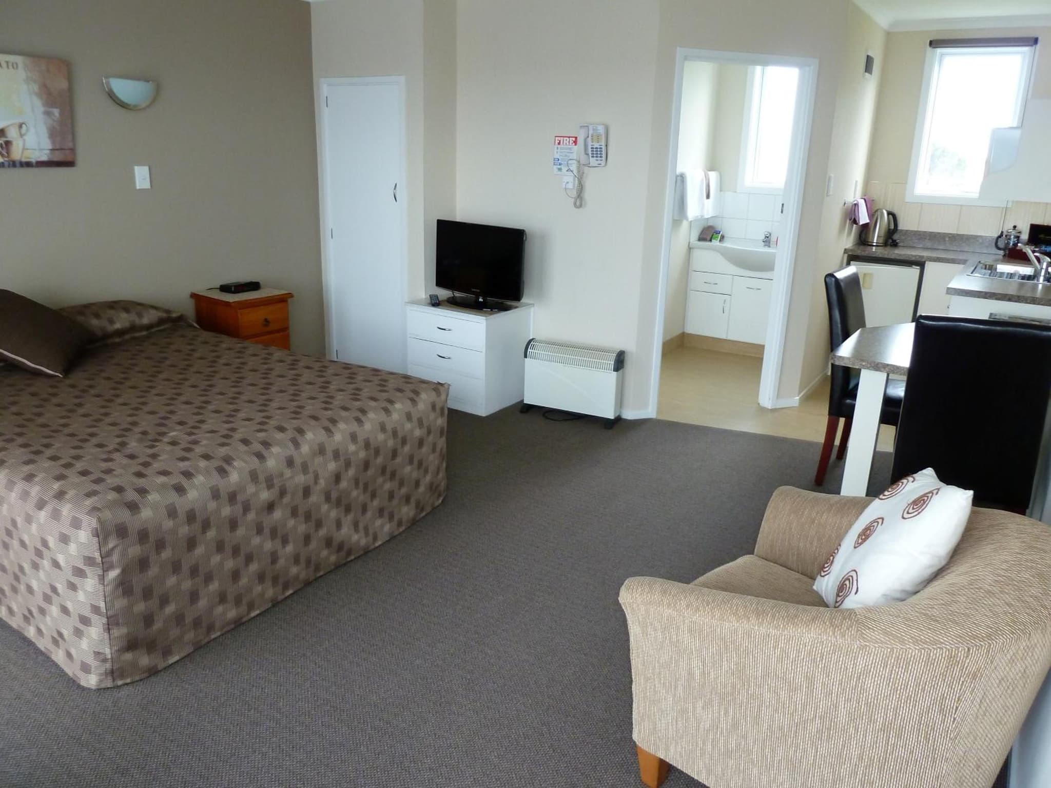 Monarch Motel photo 8