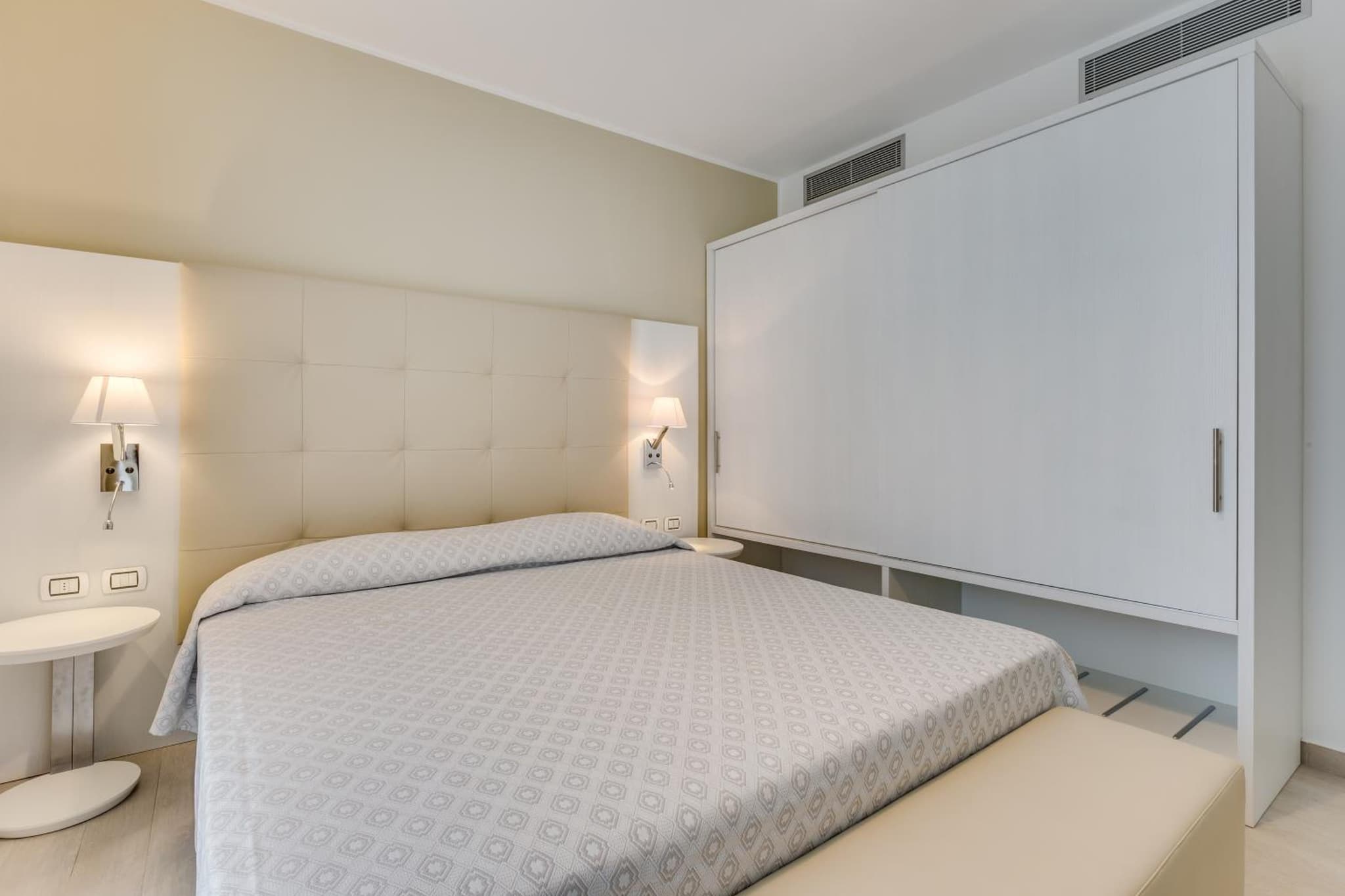 Hotel Ambassador photo 6