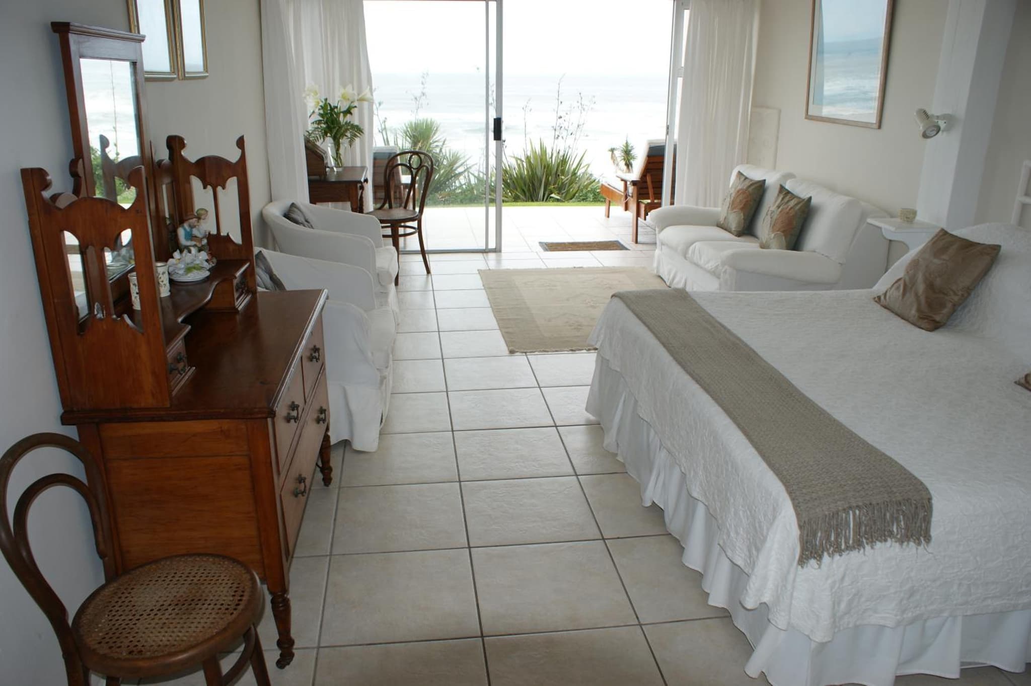 The Pink Lodge on The Beach photo 4