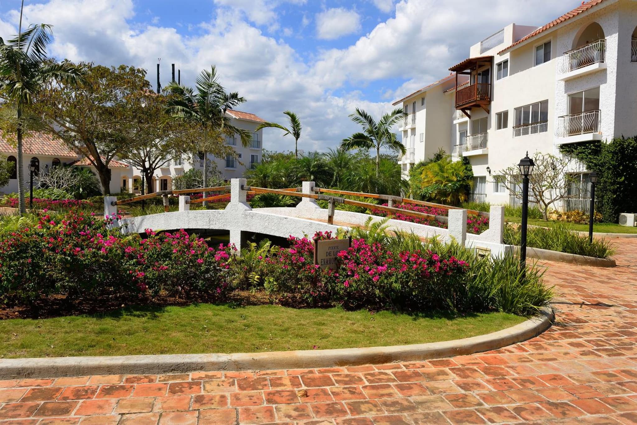 2BR 2BA Beachfront With View 71
