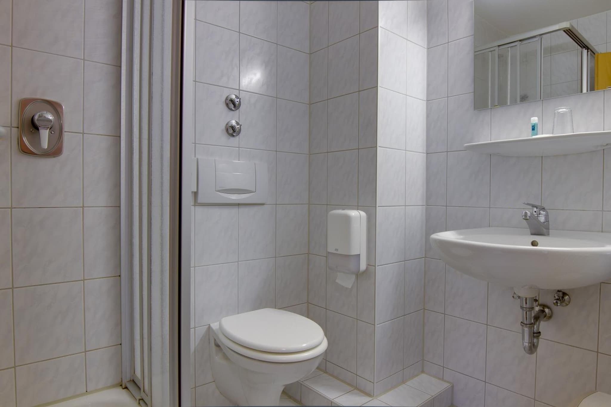 Central Hotel Friedrichshafen photo 5