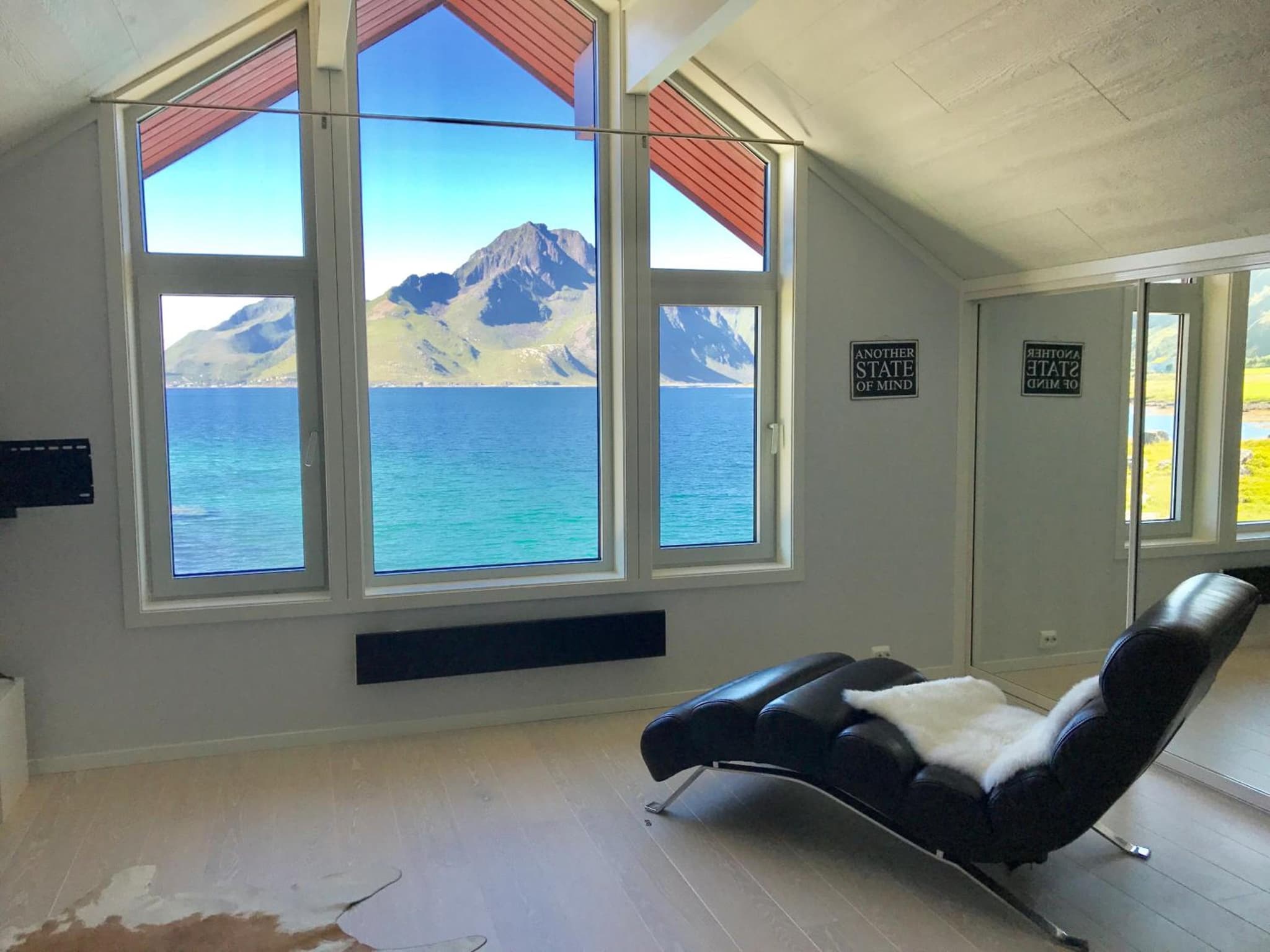 Modern seafront cabin with sauna 8 mins to Leknes photo 3