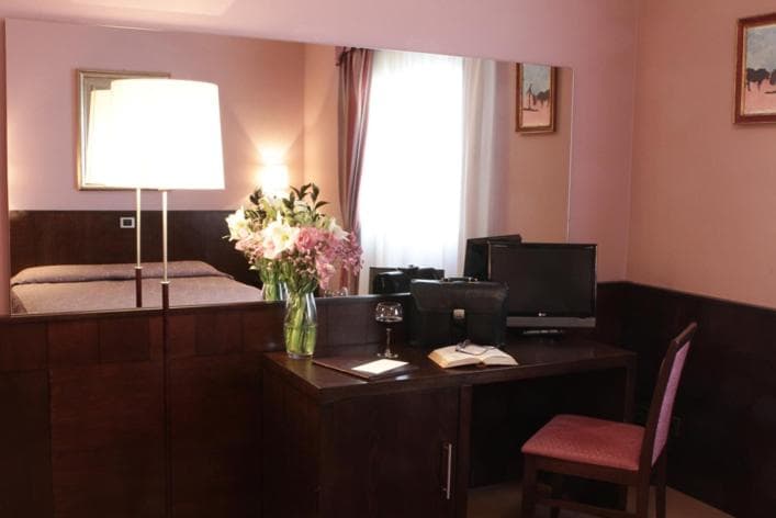 Hotel City photo 3
