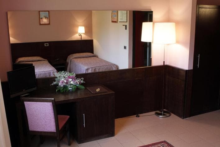 Hotel City photo 5