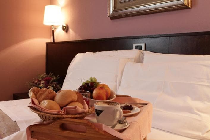 Hotel City photo 2