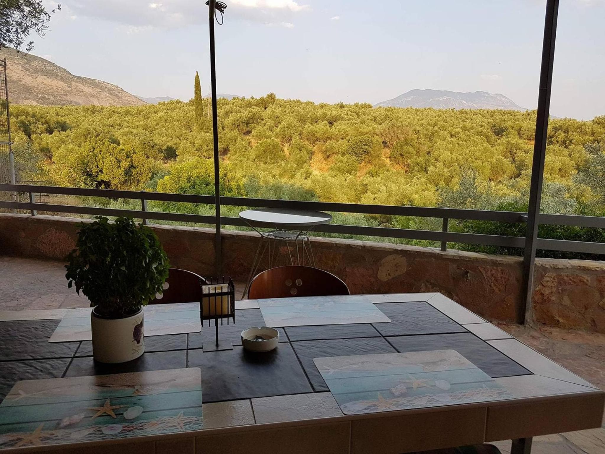 Sunny holiday home photo 7