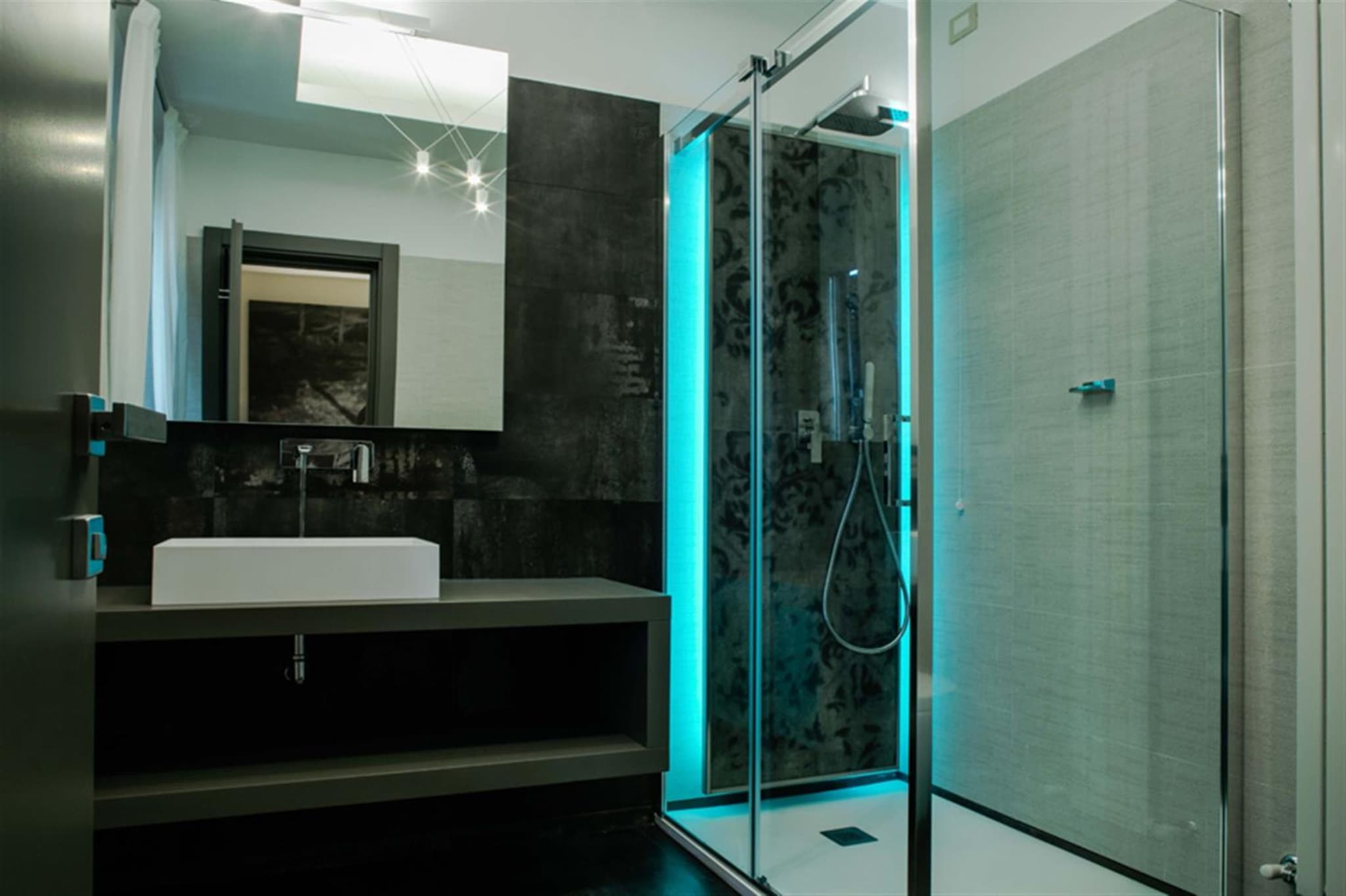 Via Veneto Luxury Suites photo 9