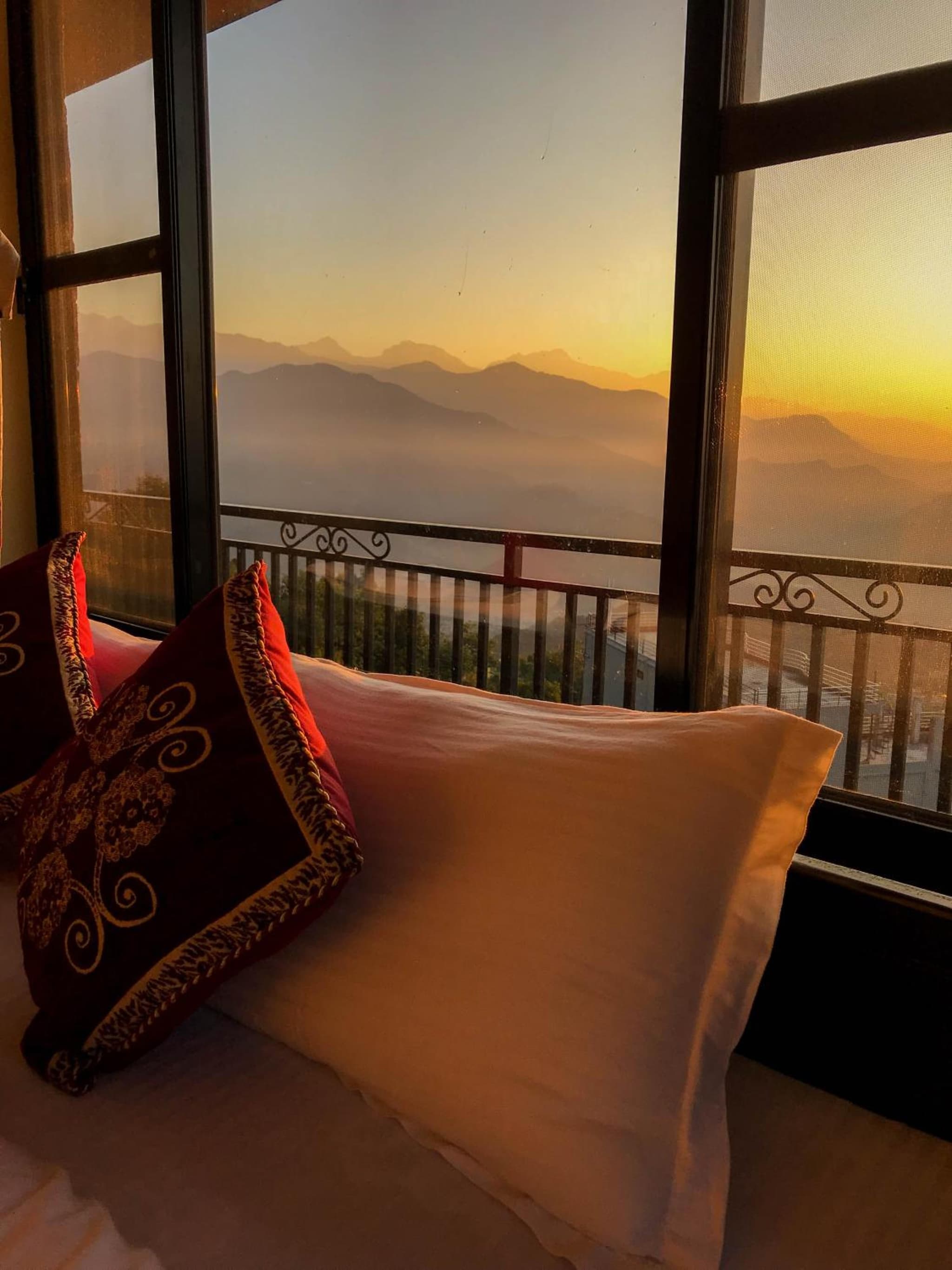 Superview Lodge - Family-Run, Himalayan Sunrise