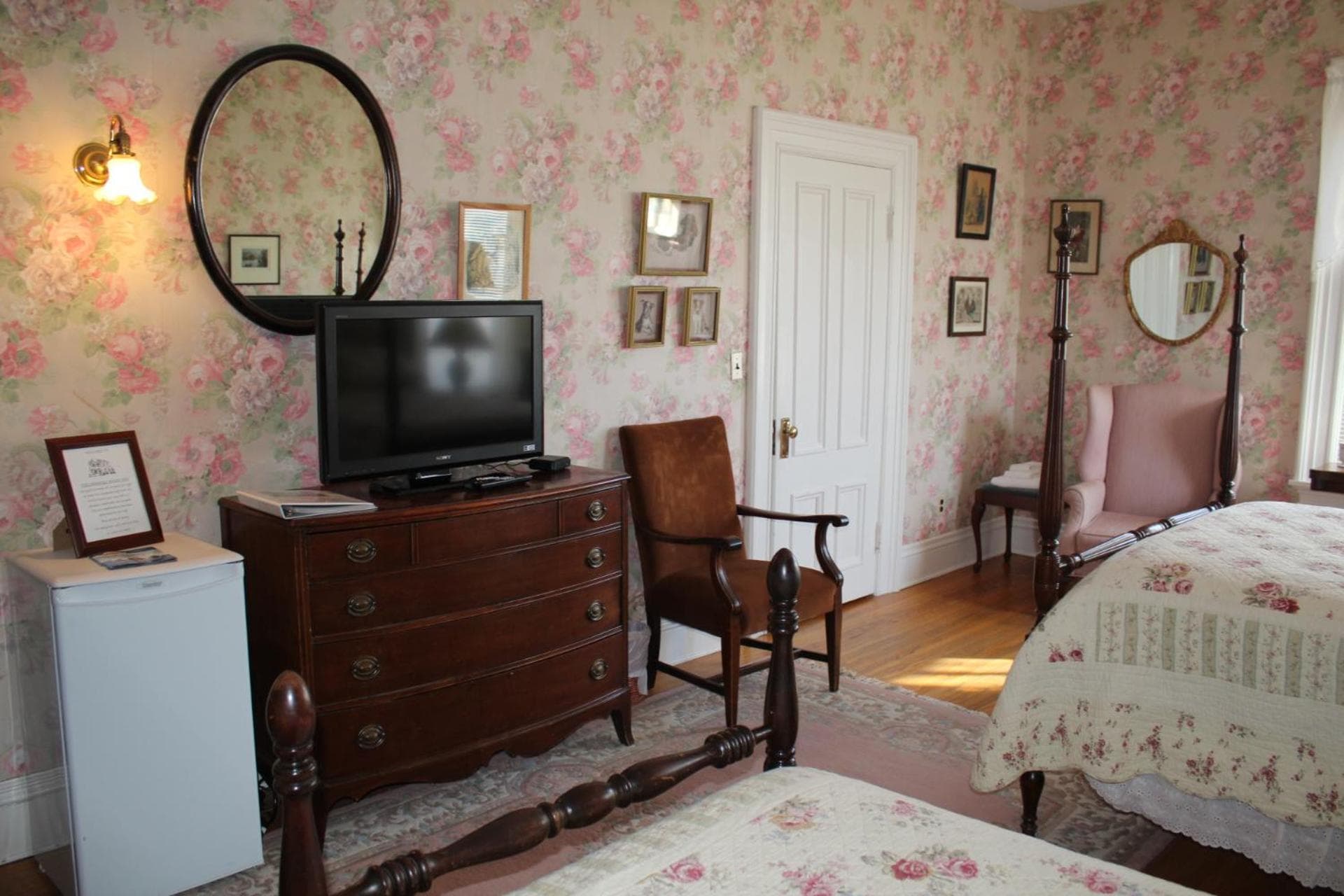 Carriage House Inn photo 9