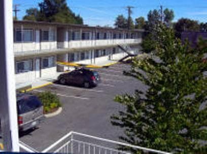 Comox Valley Inn & Suites photo 9