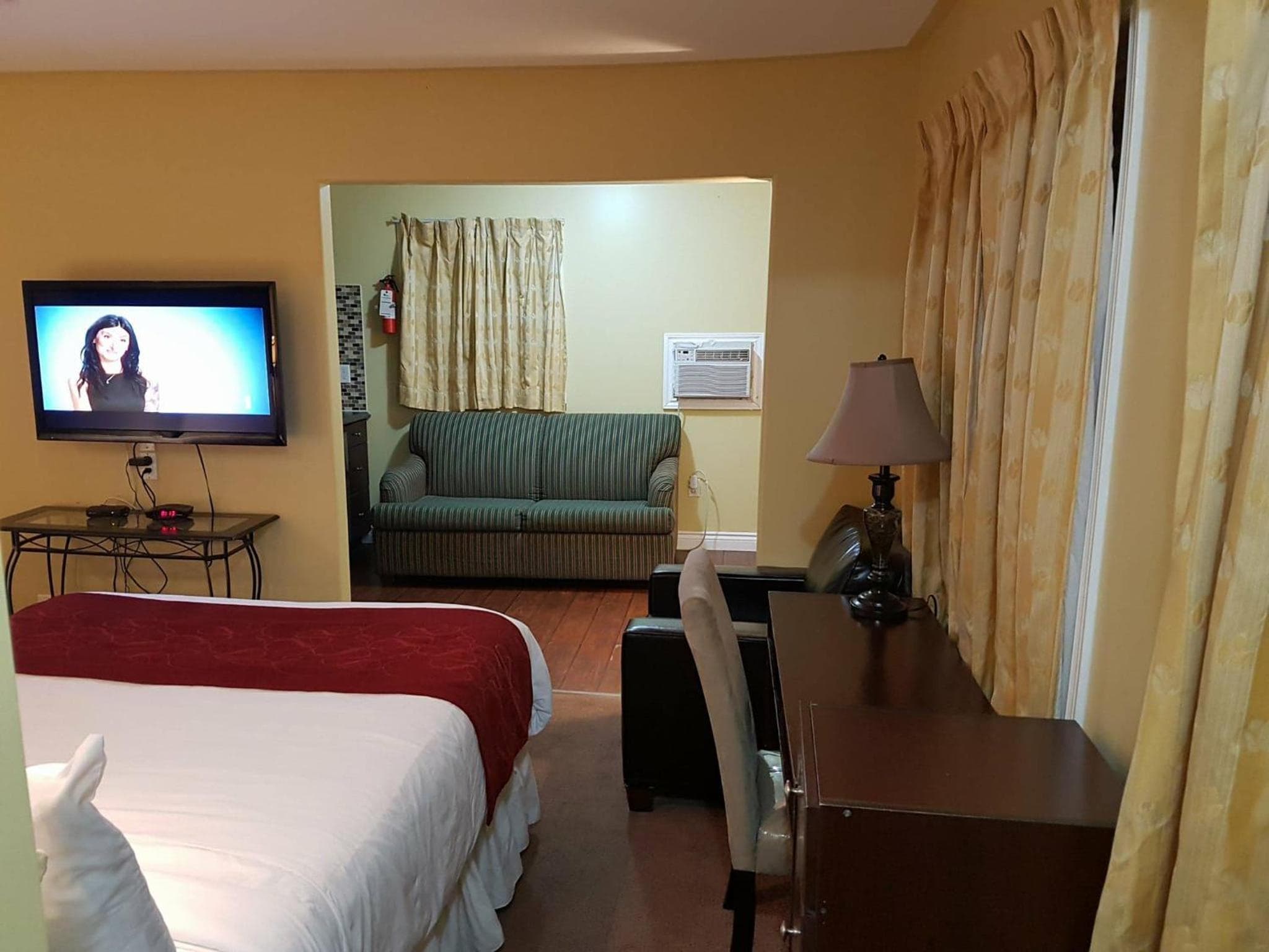 Bayside Inn & Waterfront Suites photo 4