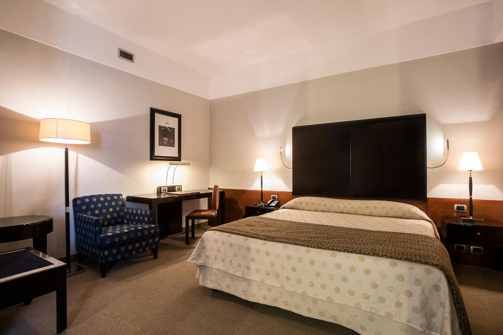 FlyOn Hotel & Conference Center photo 8