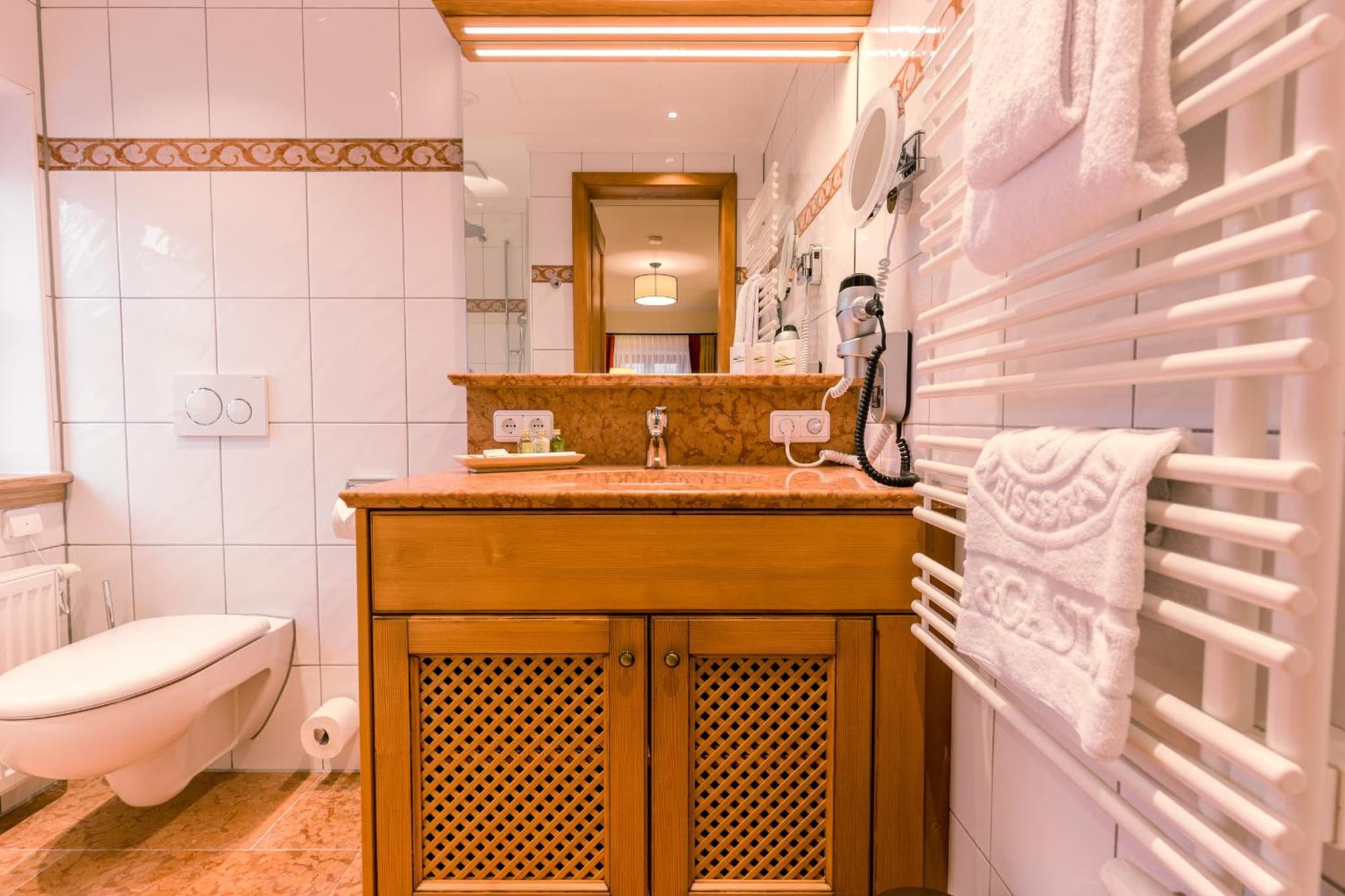 Hotel & Gaststätte zum Erdinger Weißbräu photo 9
