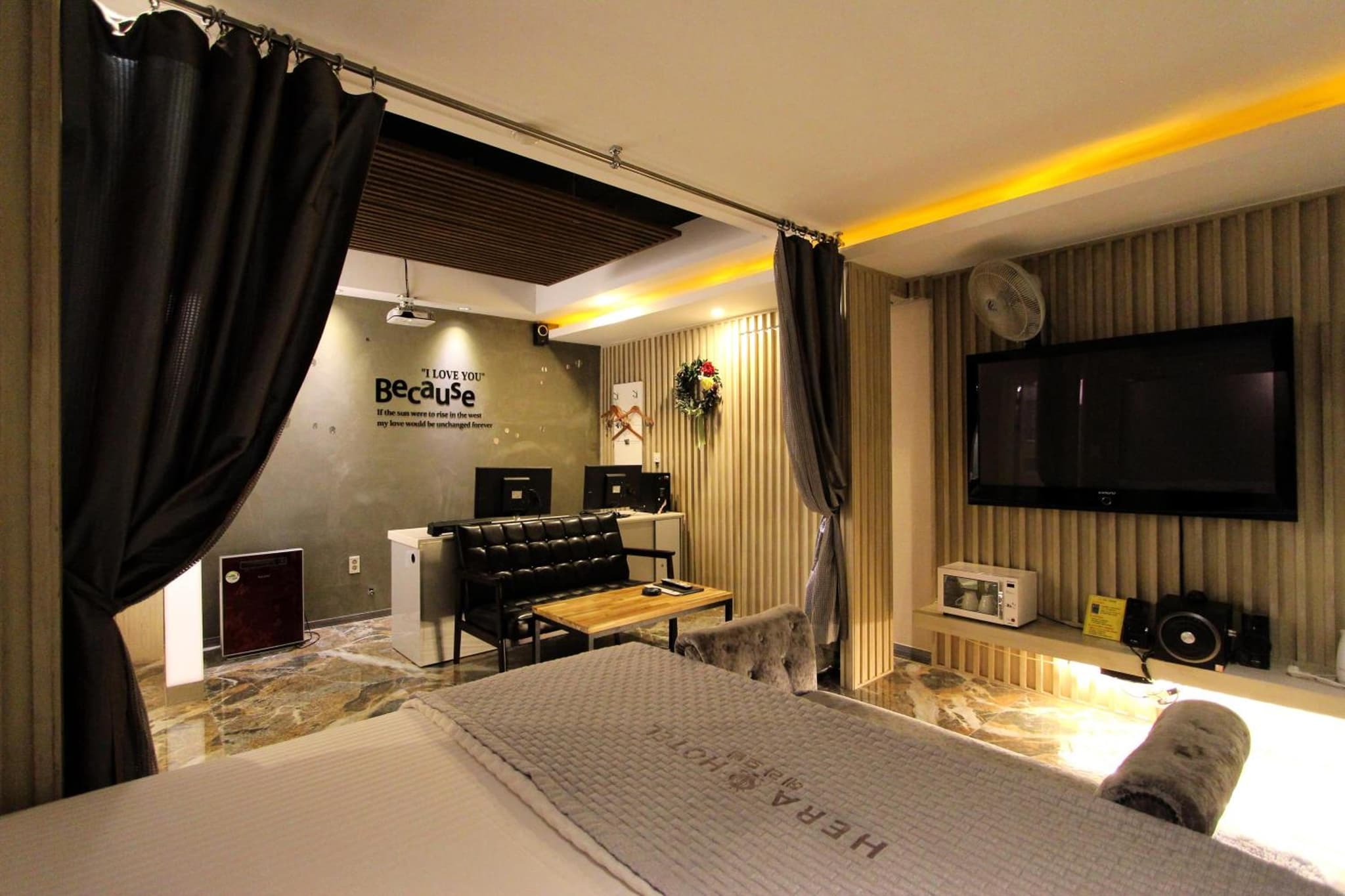 Hera Hotel photo 2