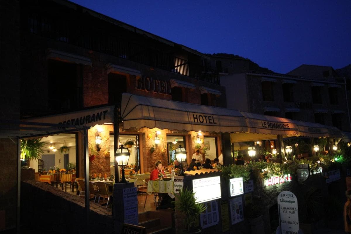 restaurant