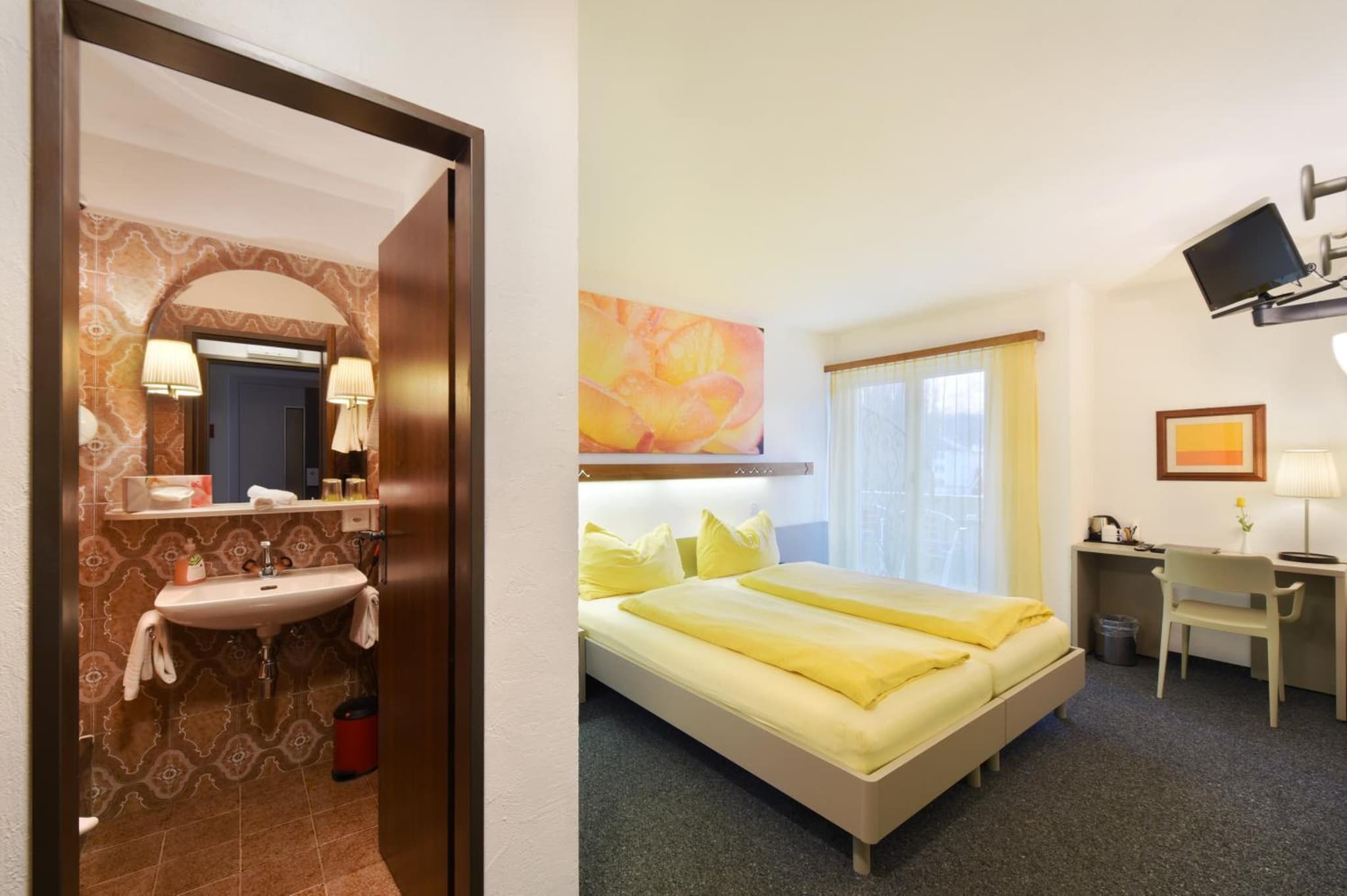 Schlosshotel - Self Check-In Hotel photo 2