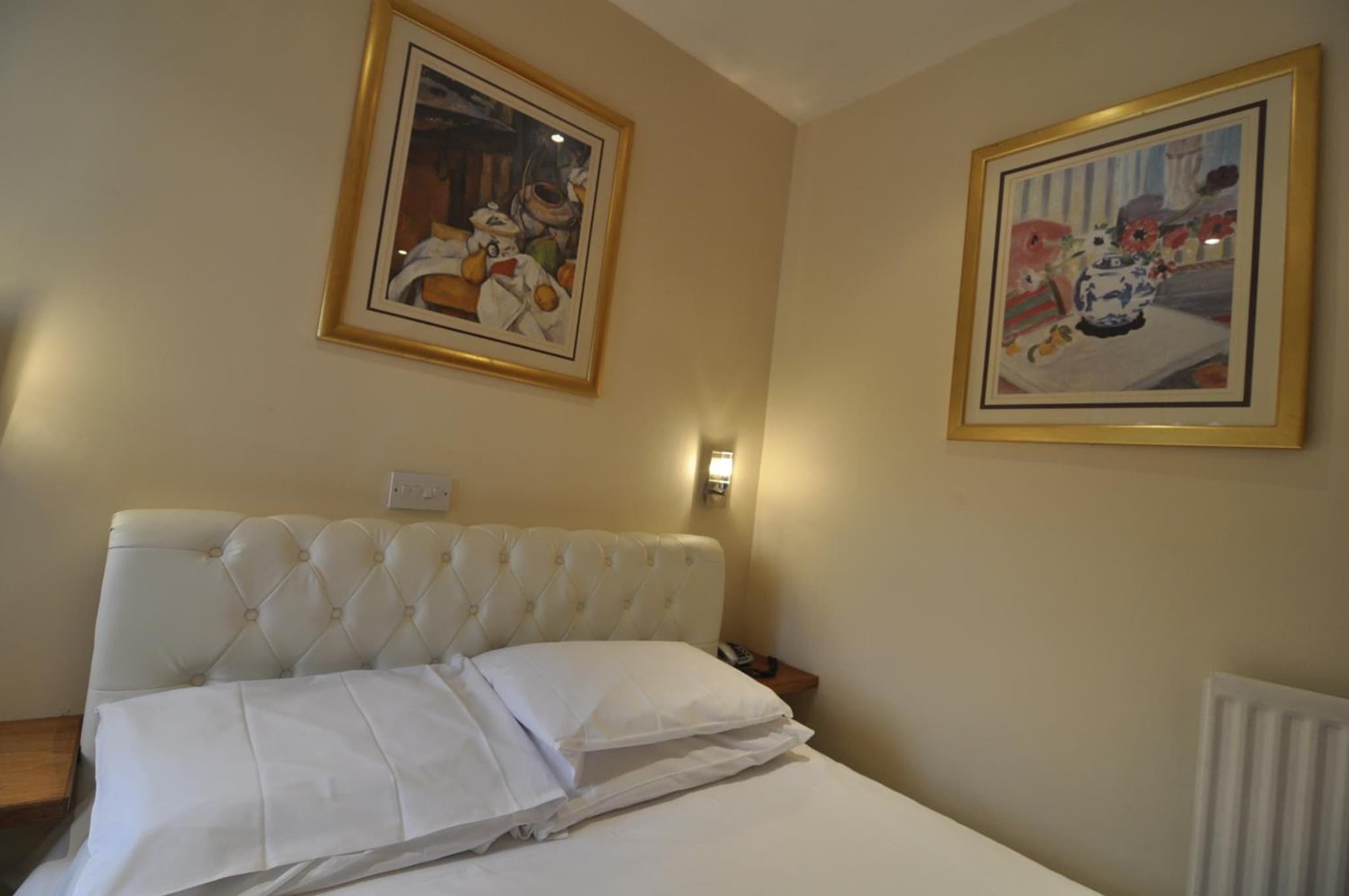 The Roundabout Hotel photo 2