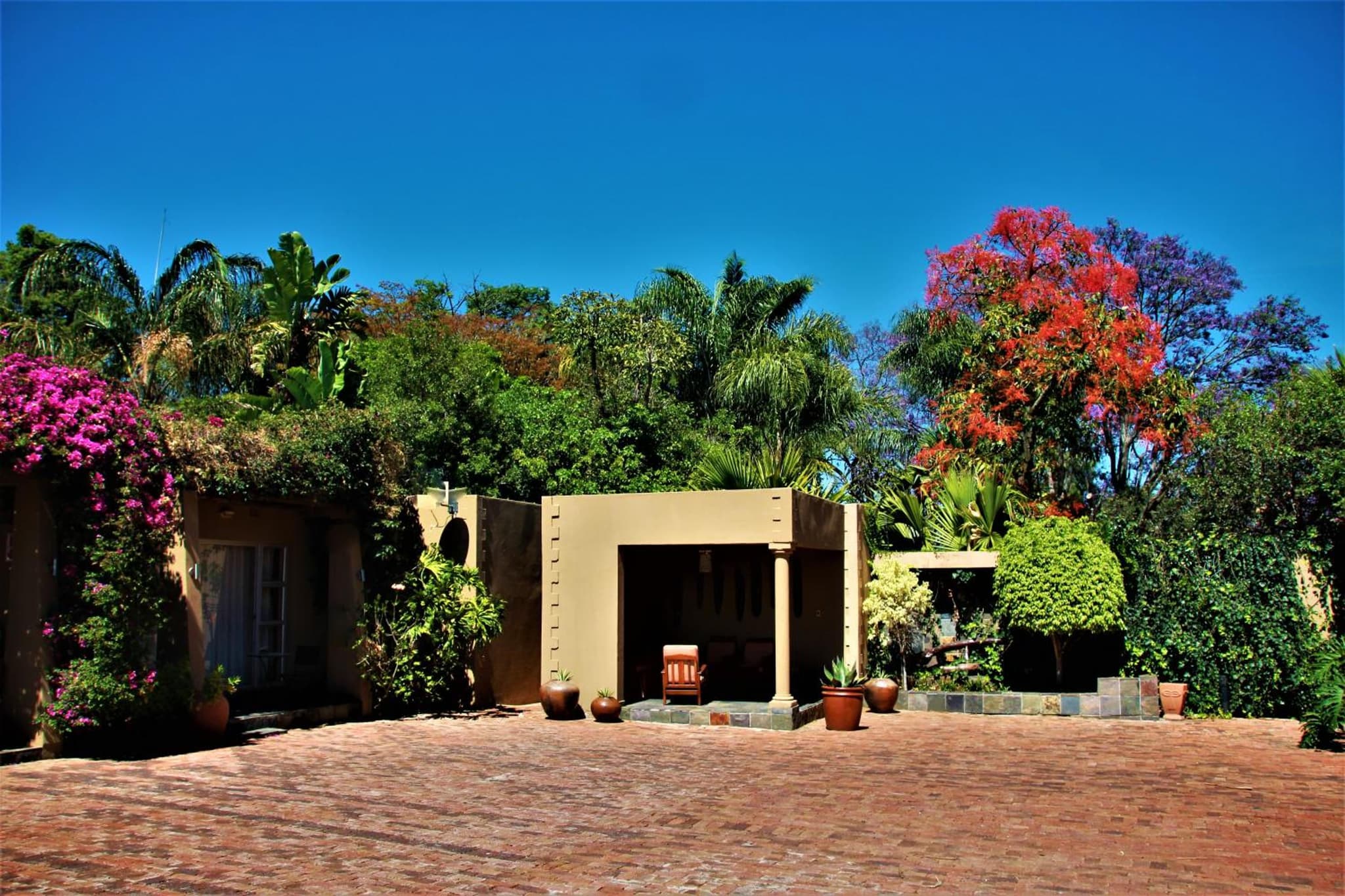 African Roots Guest House photo 9