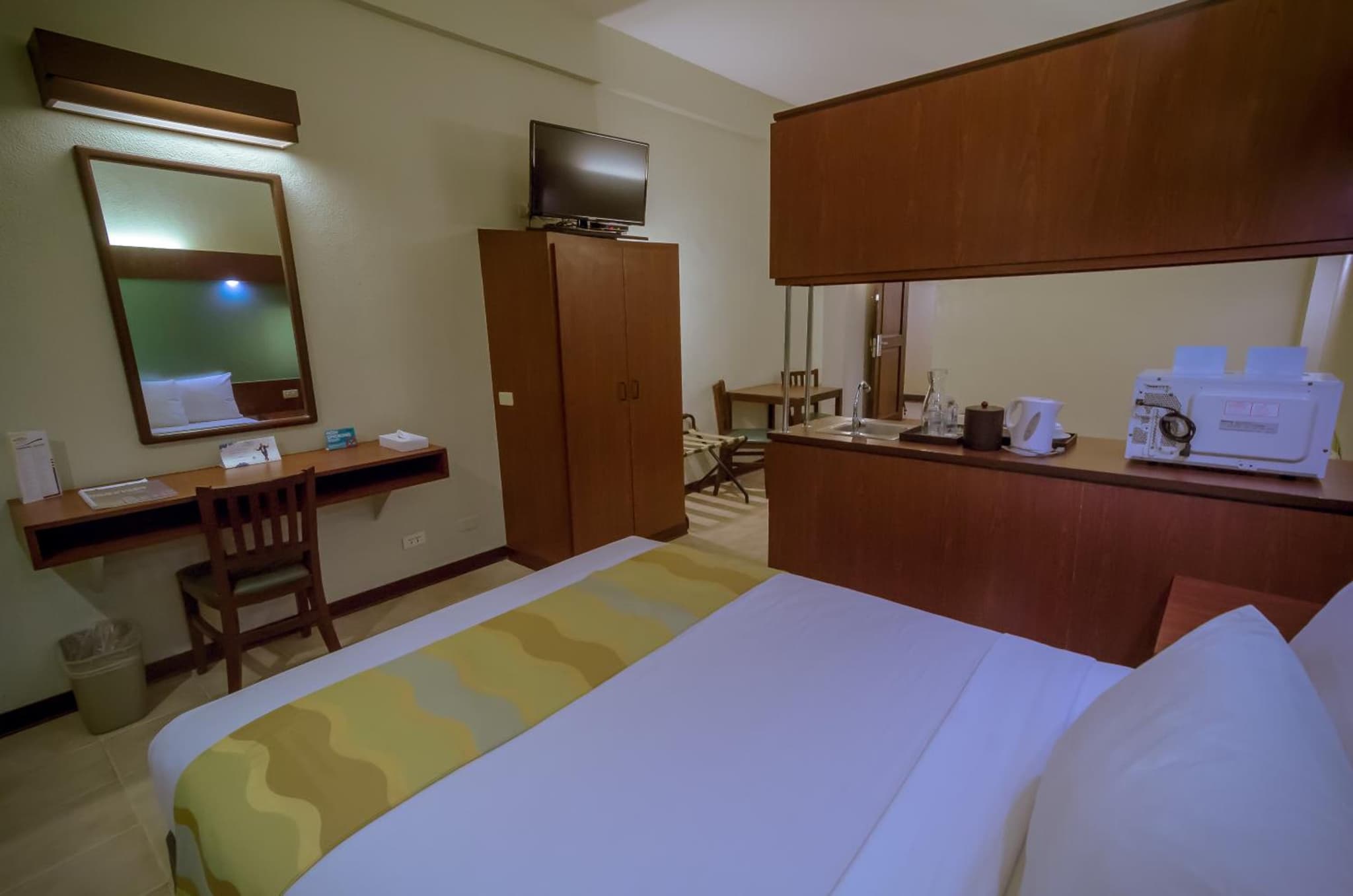 Microtel by Wyndham Tarlac photo 2