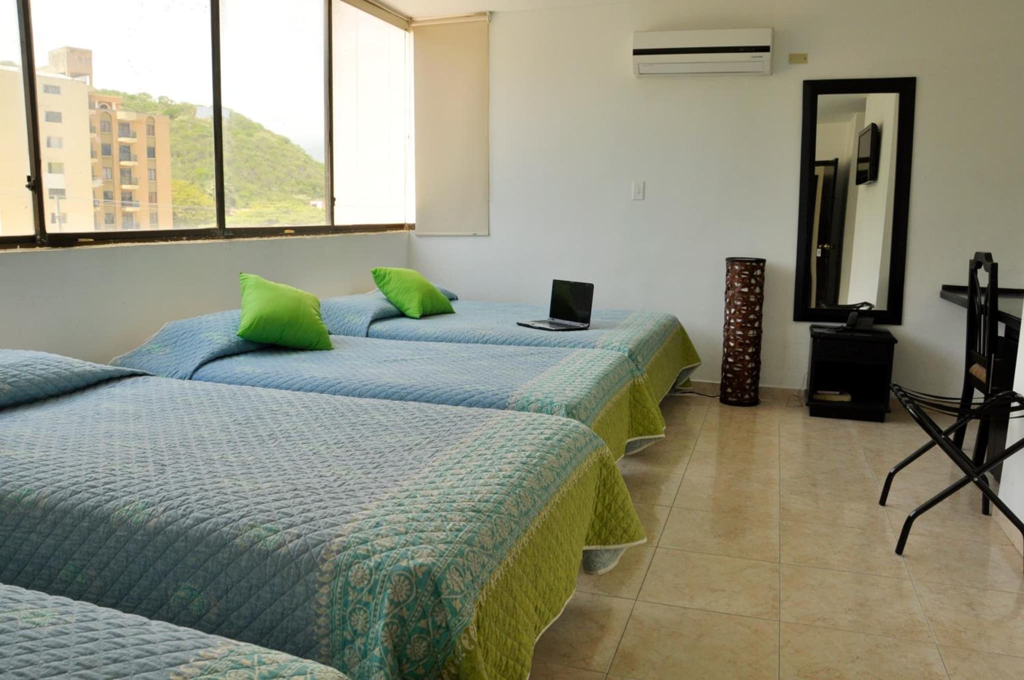 Hotel Axis Inn By GEH Suites photo 9