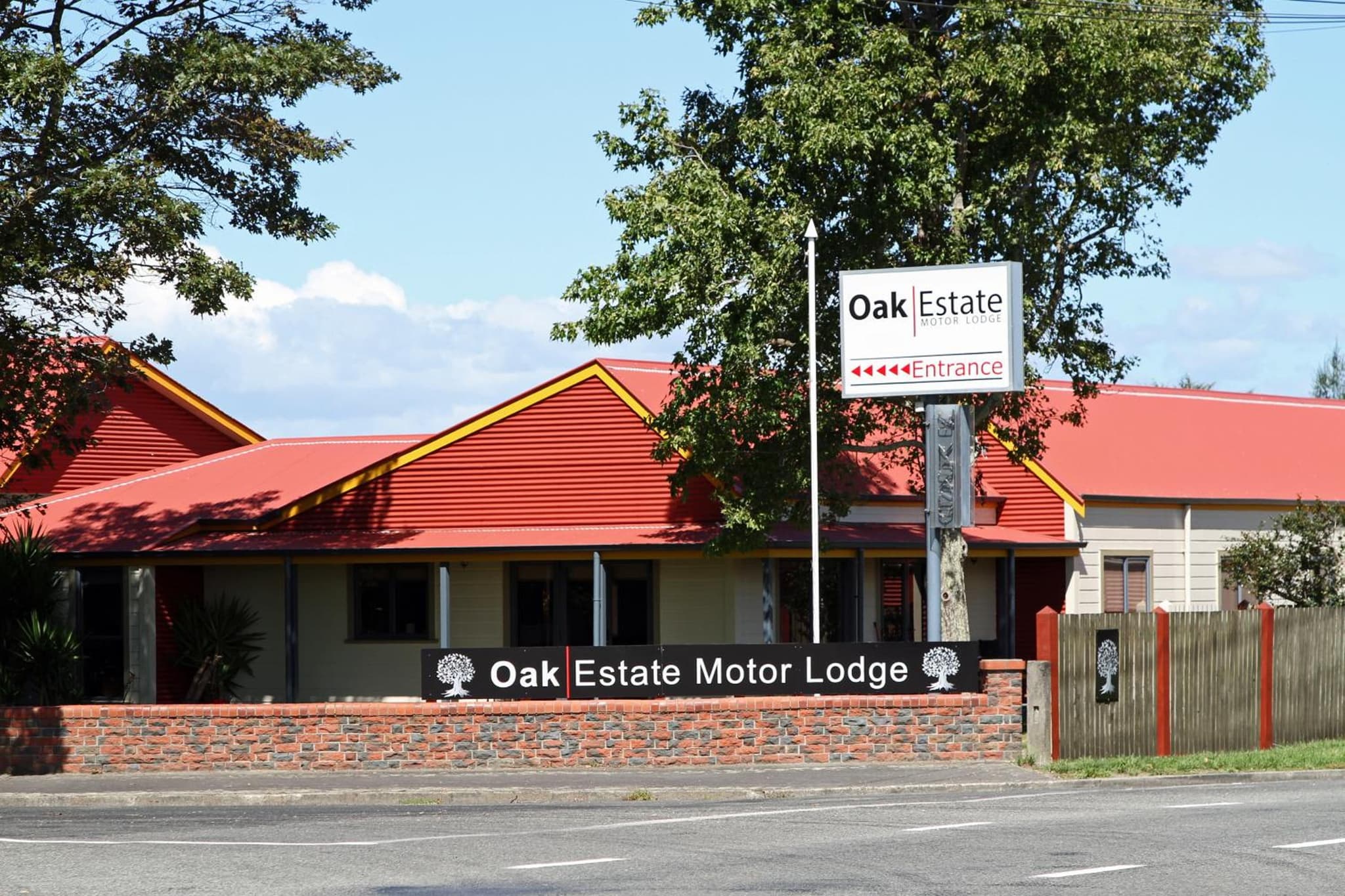 ASURE Oak Estate Motor Lodge photo 4
