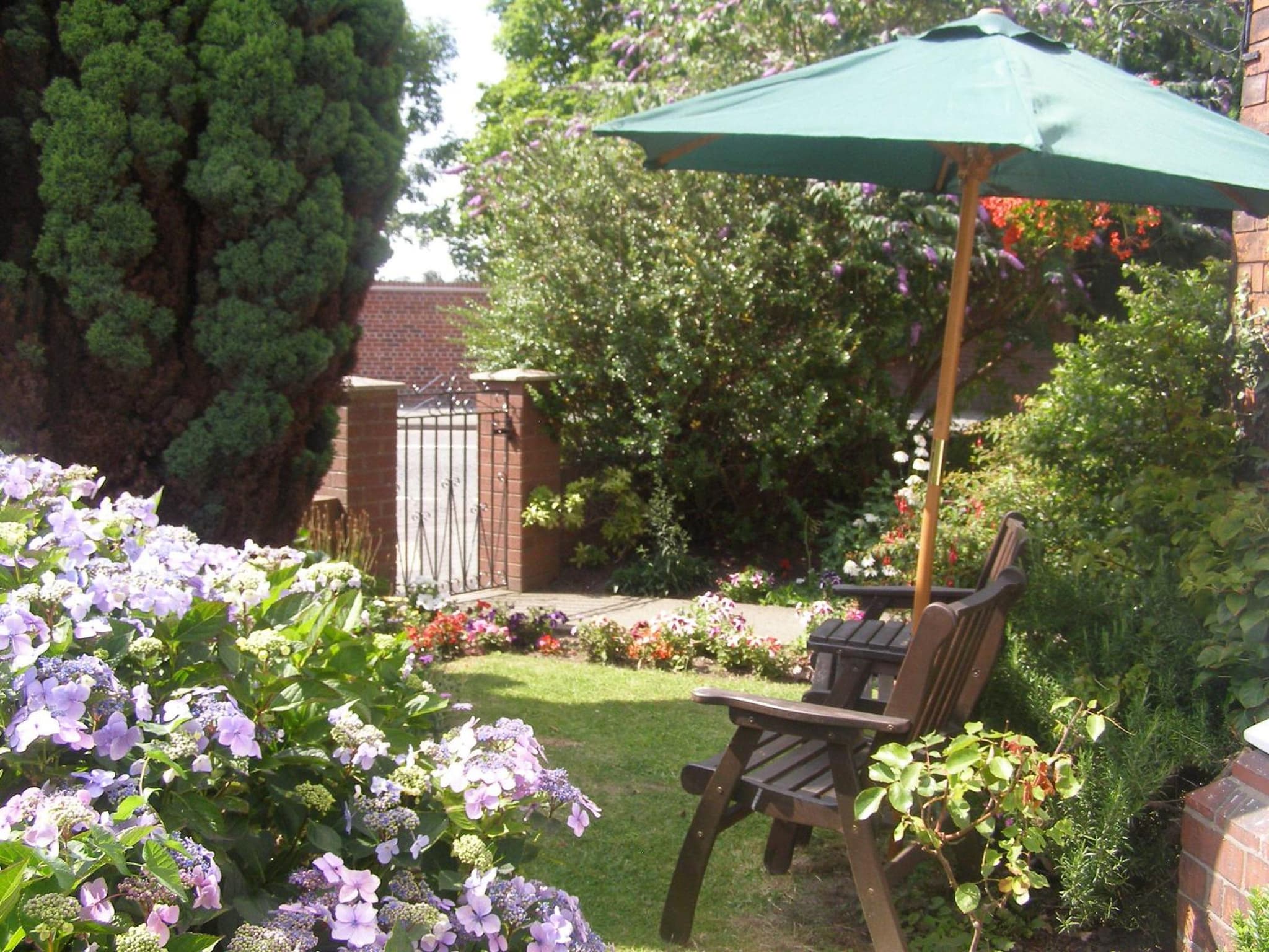 Anton Guest House Bed and Breakfast photo 5