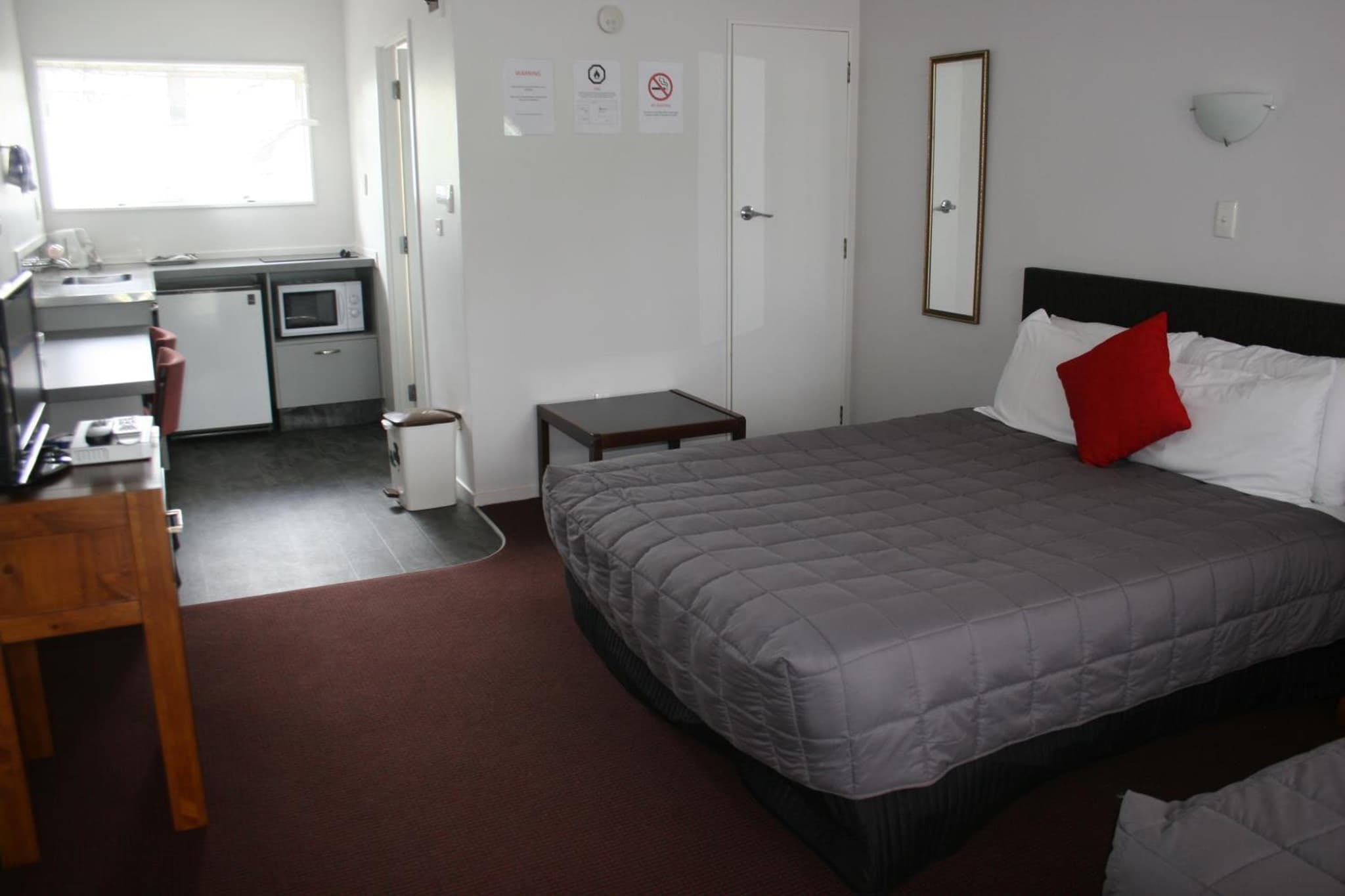 Burgundy Rose Motel photo 5