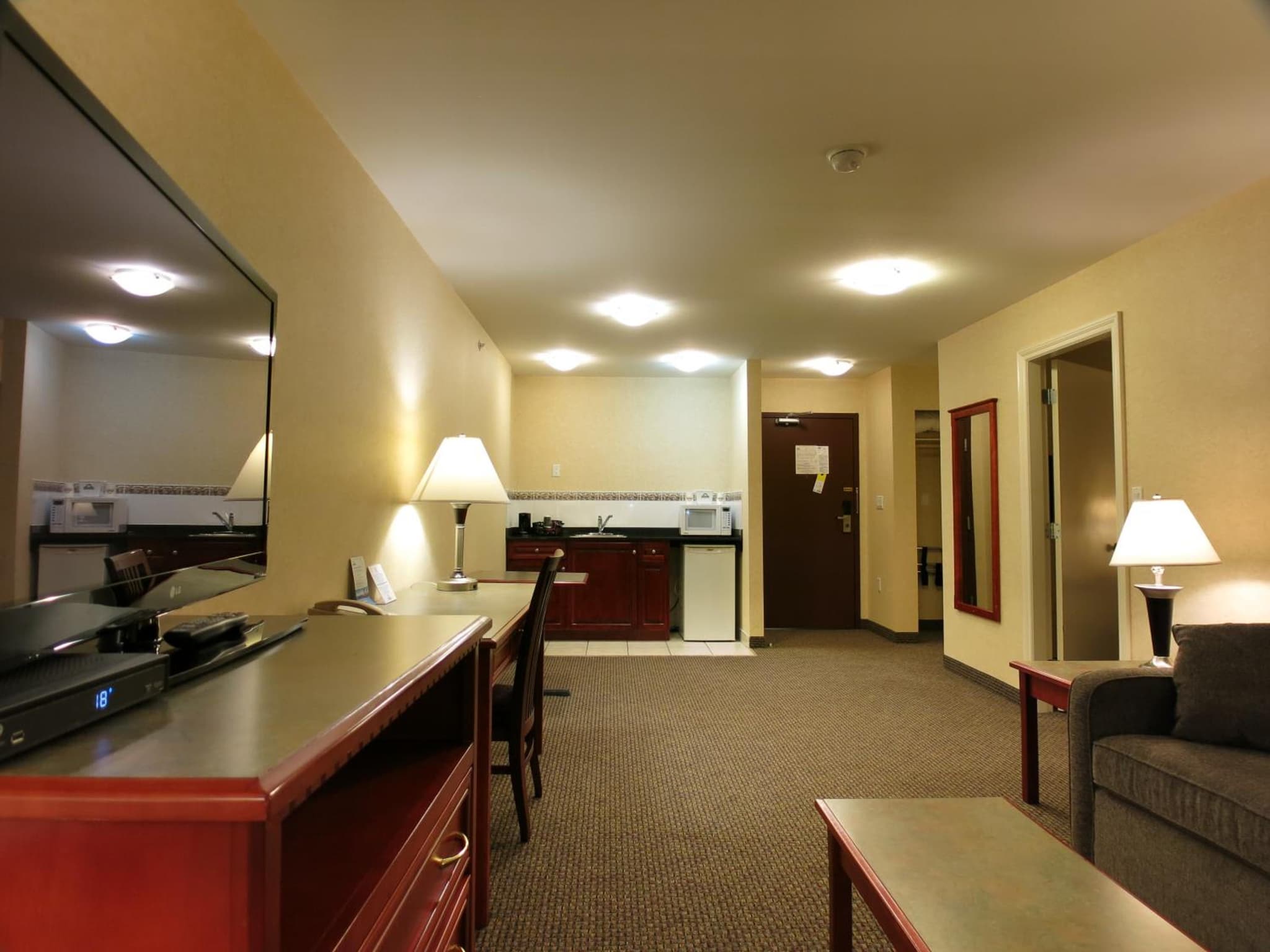 Days Inn & Suites by Wyndham Langley photo 3