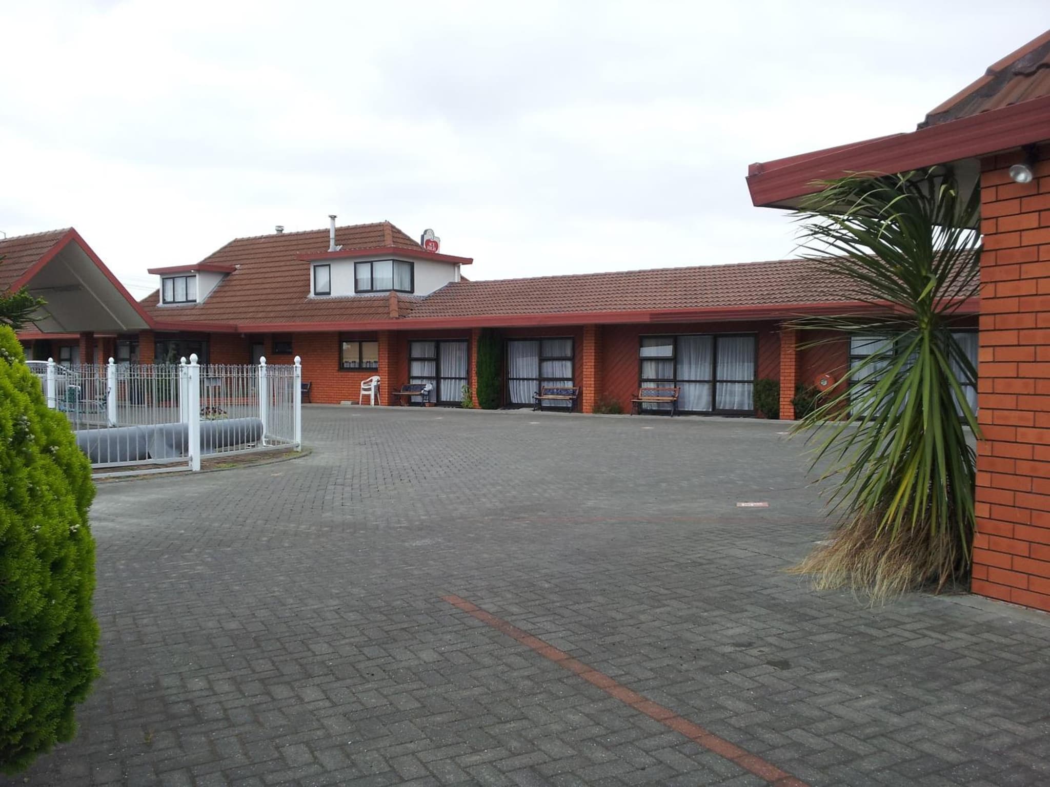 Ace High Motor Inn photo 3