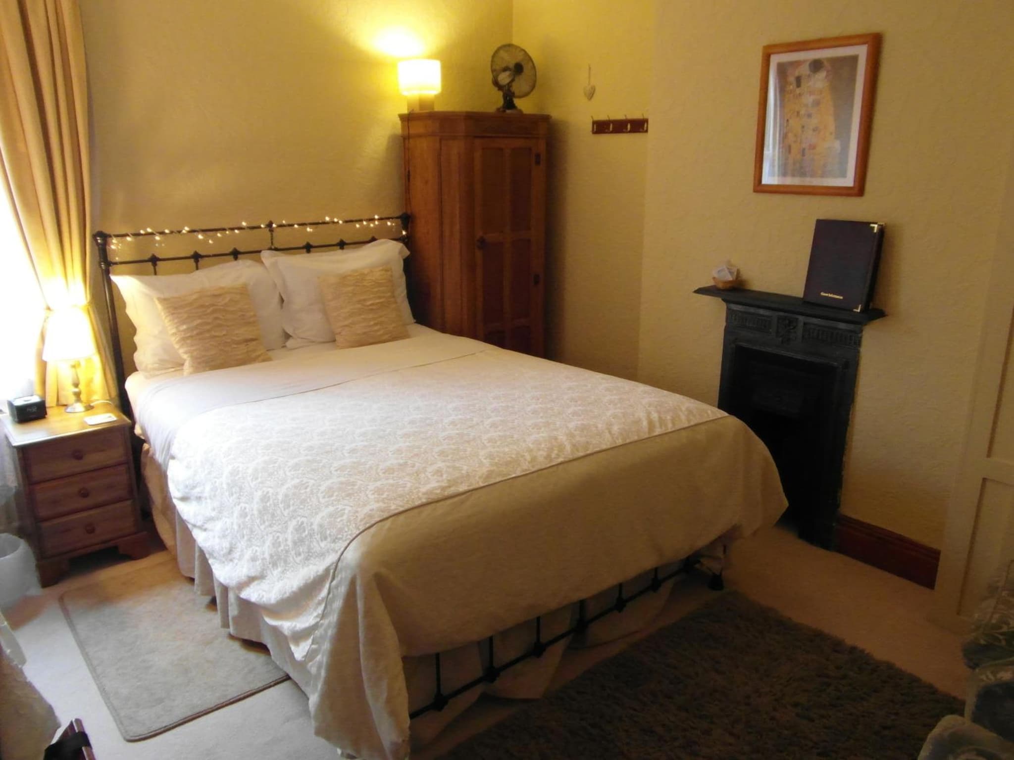Anton Guest House Bed and Breakfast photo 4