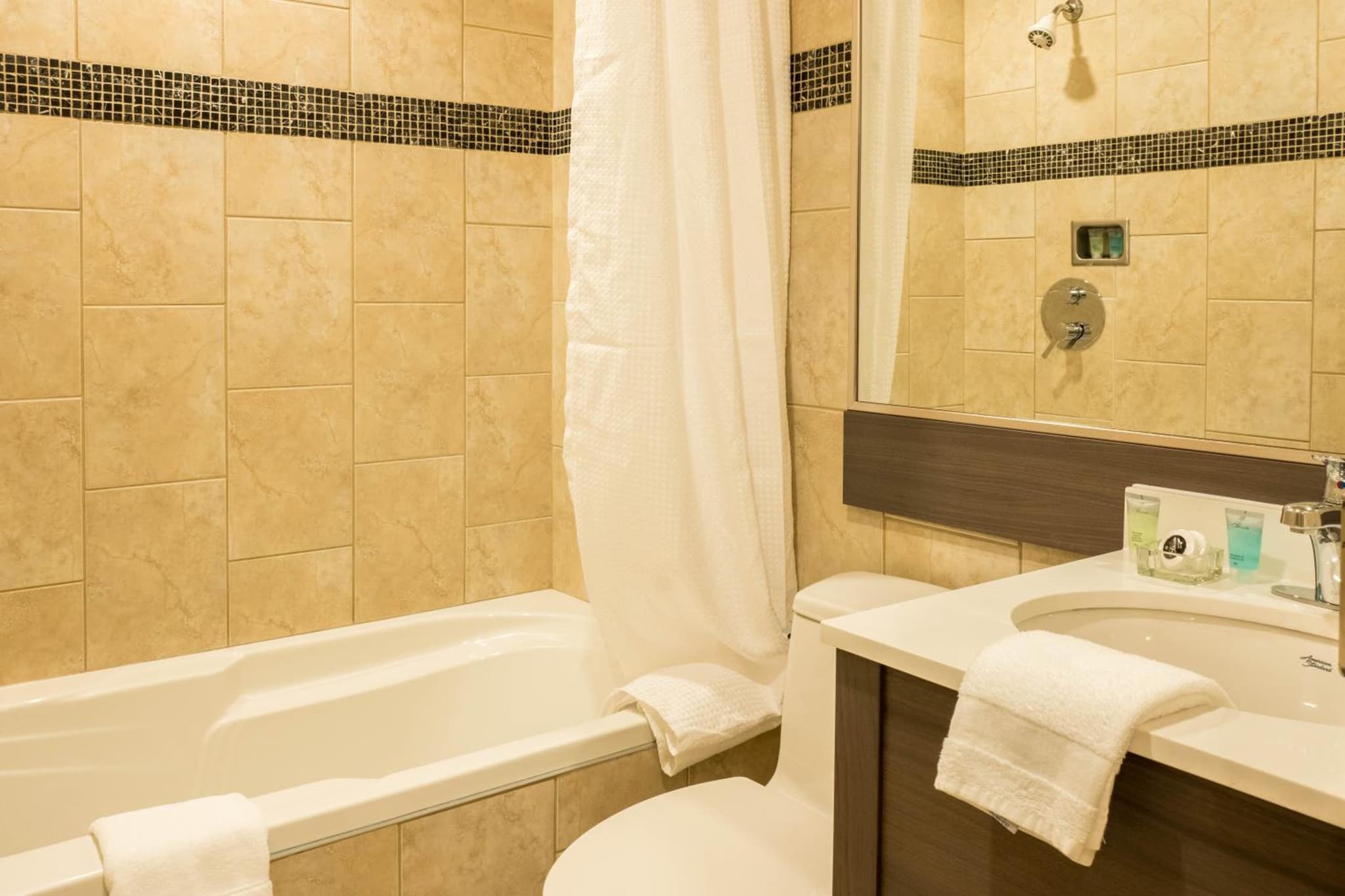 Le Chabrol Hotel & Suites photo 2
