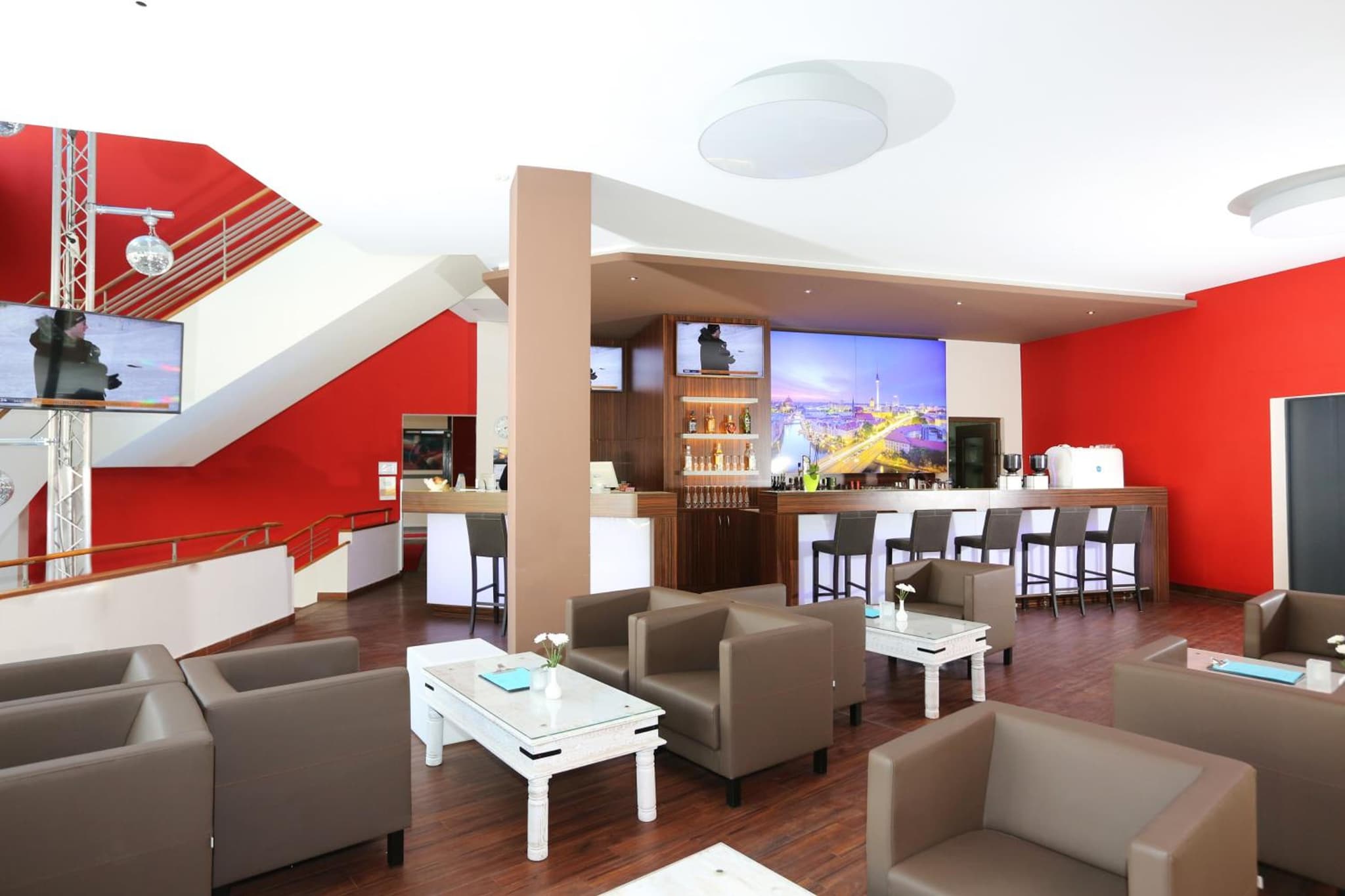 Hoteltow photo 3