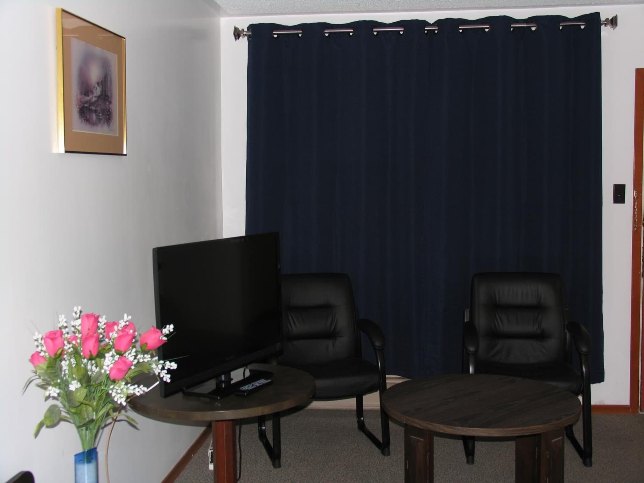 Seven Oakes Motel photo 5