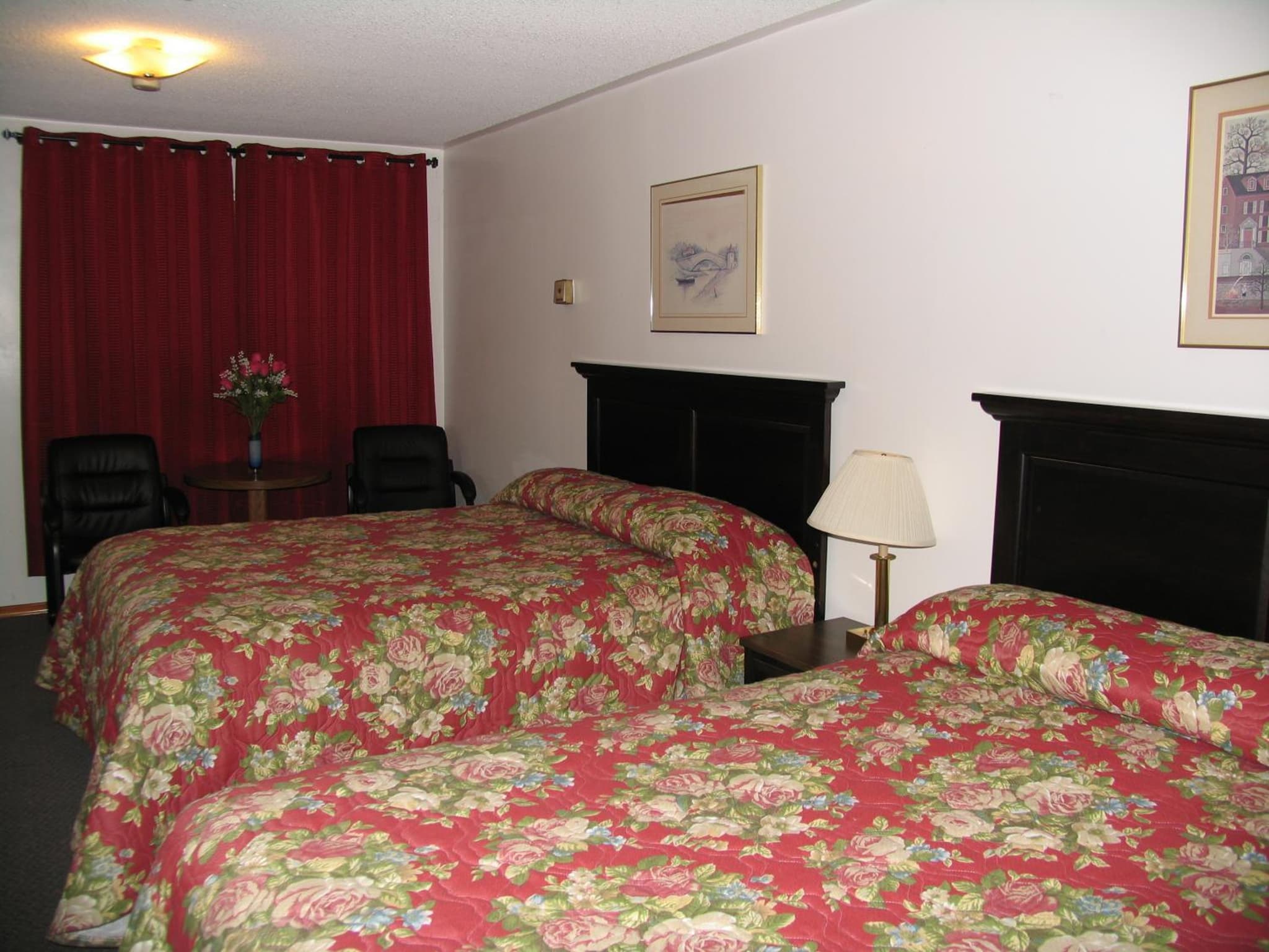 Seven Oakes Motel photo 3