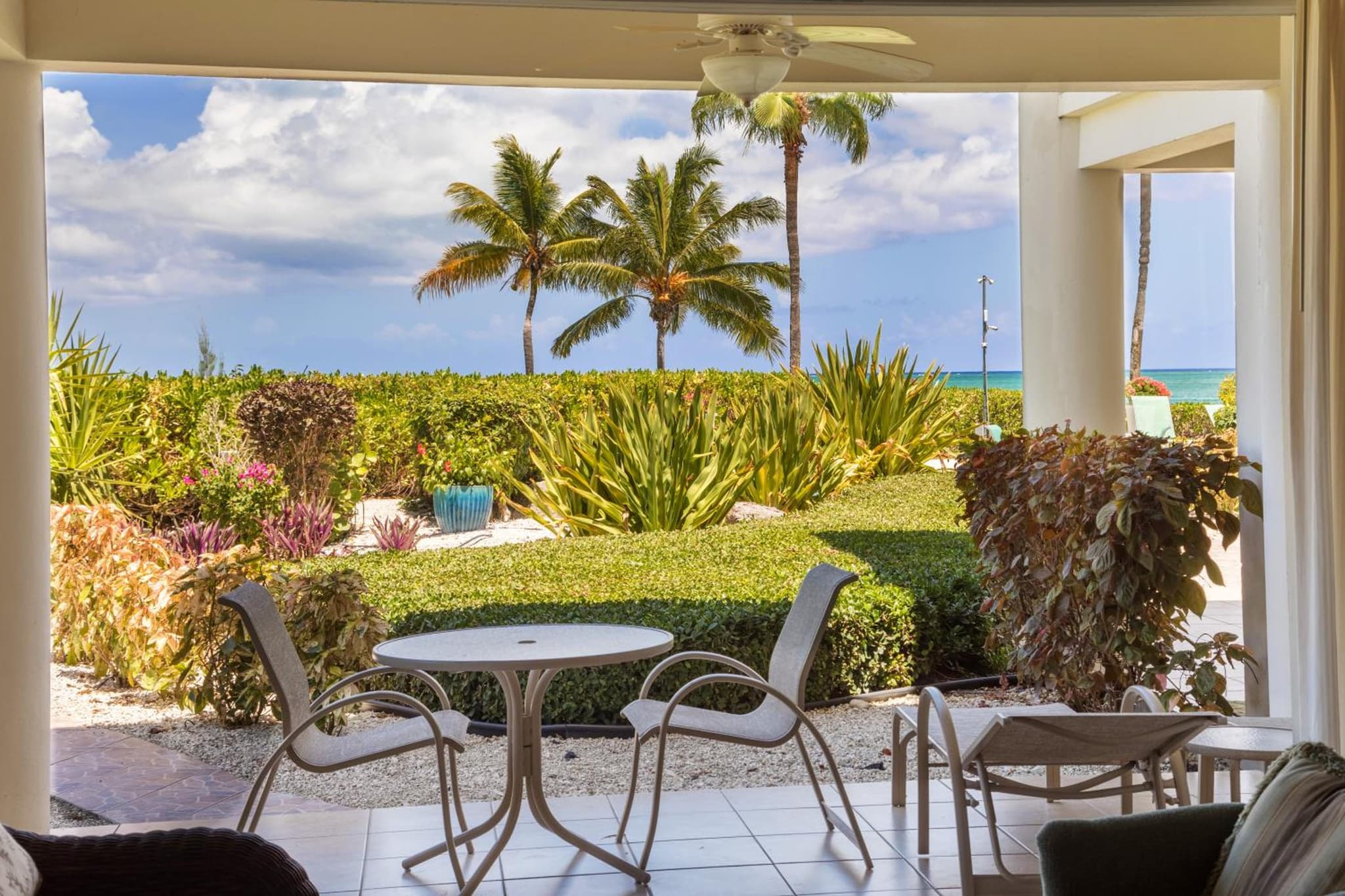 Coral Gardens on Grace Bay photo 2