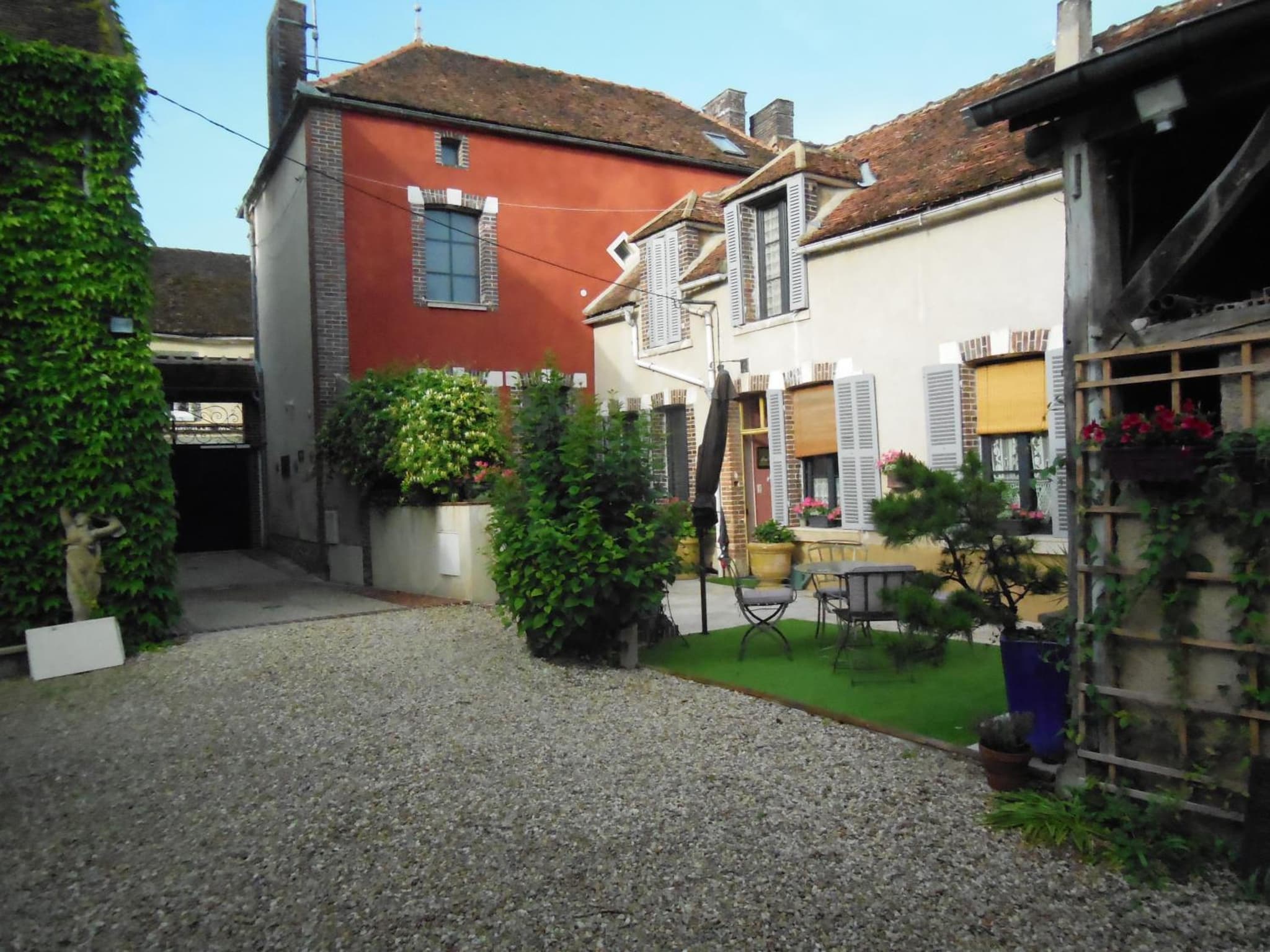 Les Bains Bed & Breakfast photo 8