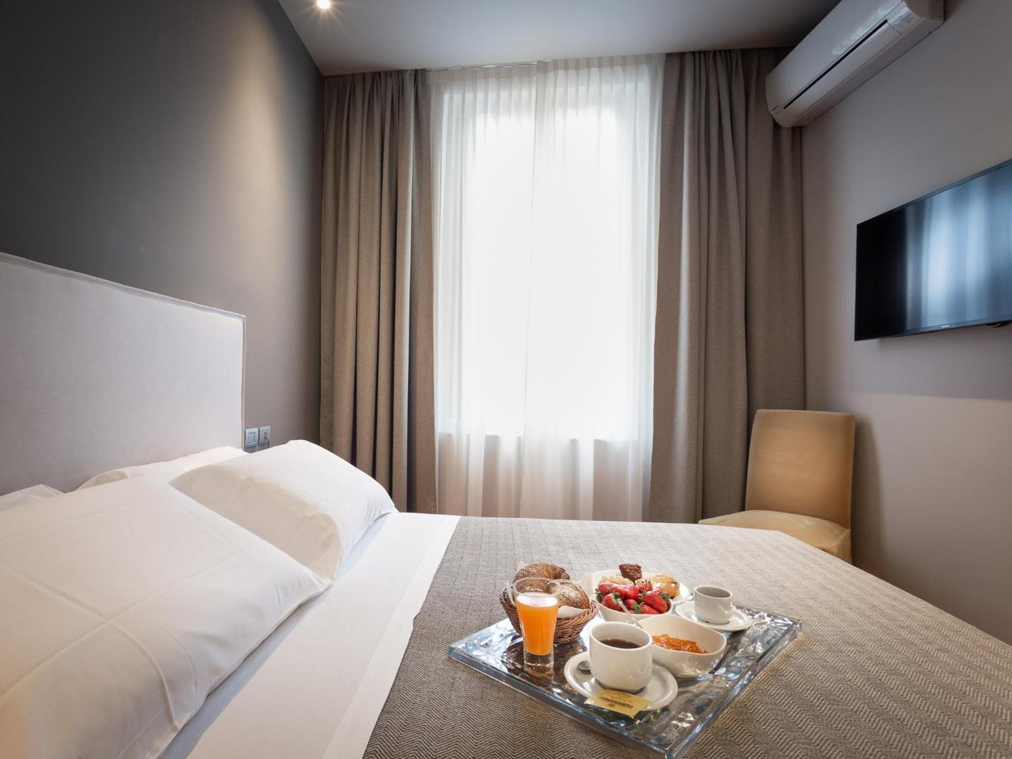 HNN Luxury Suites photo 9