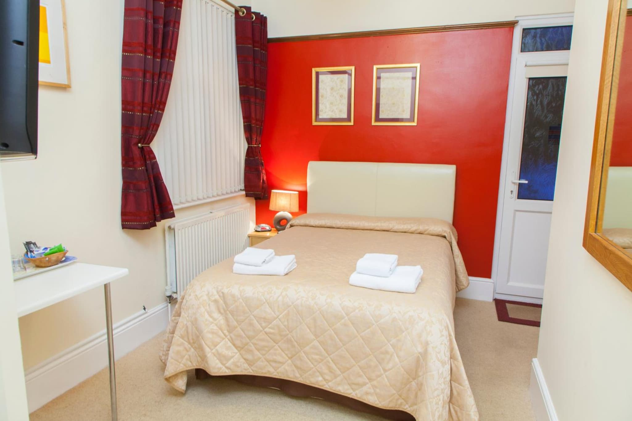 Gatwick Turret Guest House photo 5
