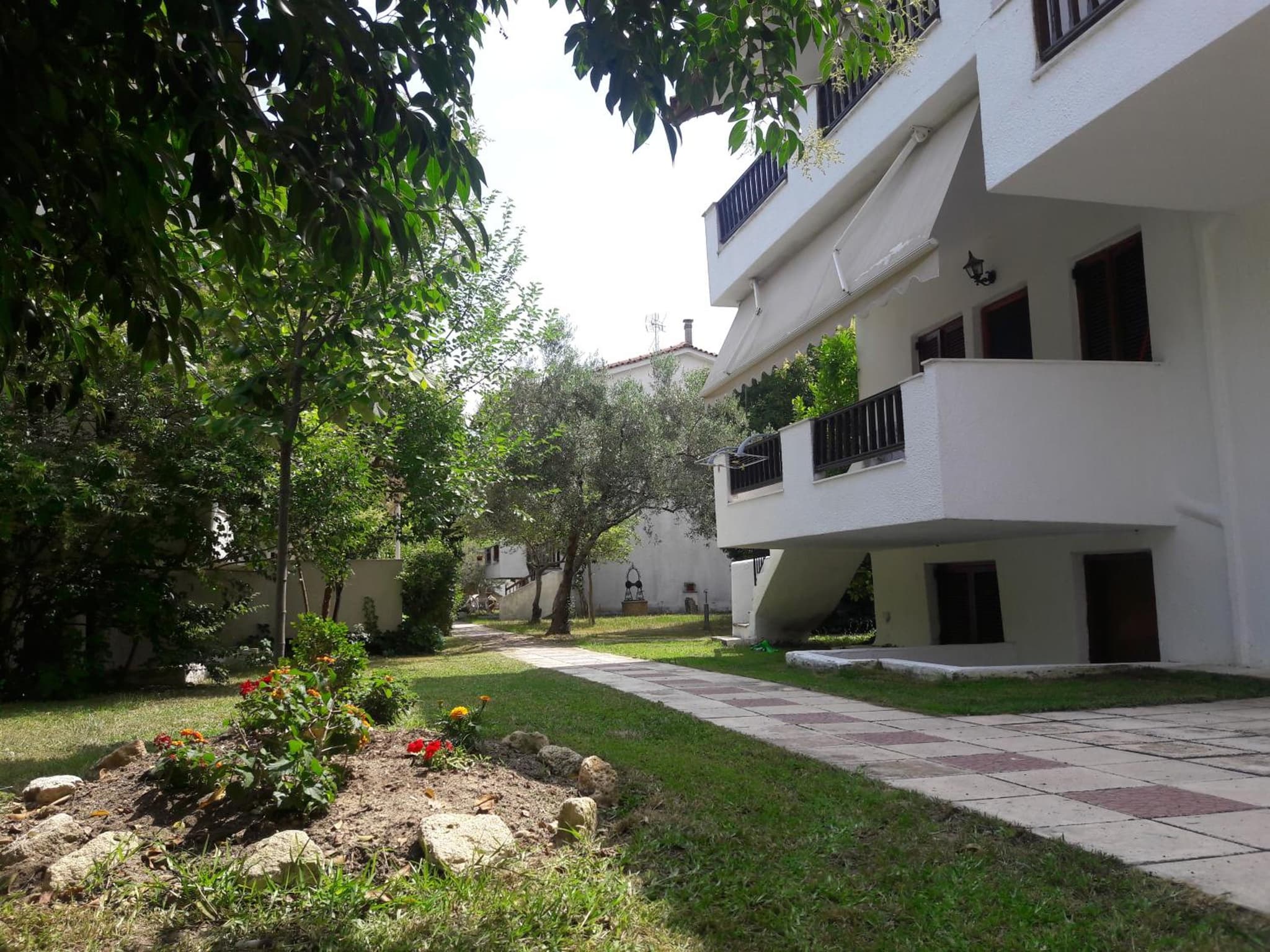 Alexandra Apartments photo 2
