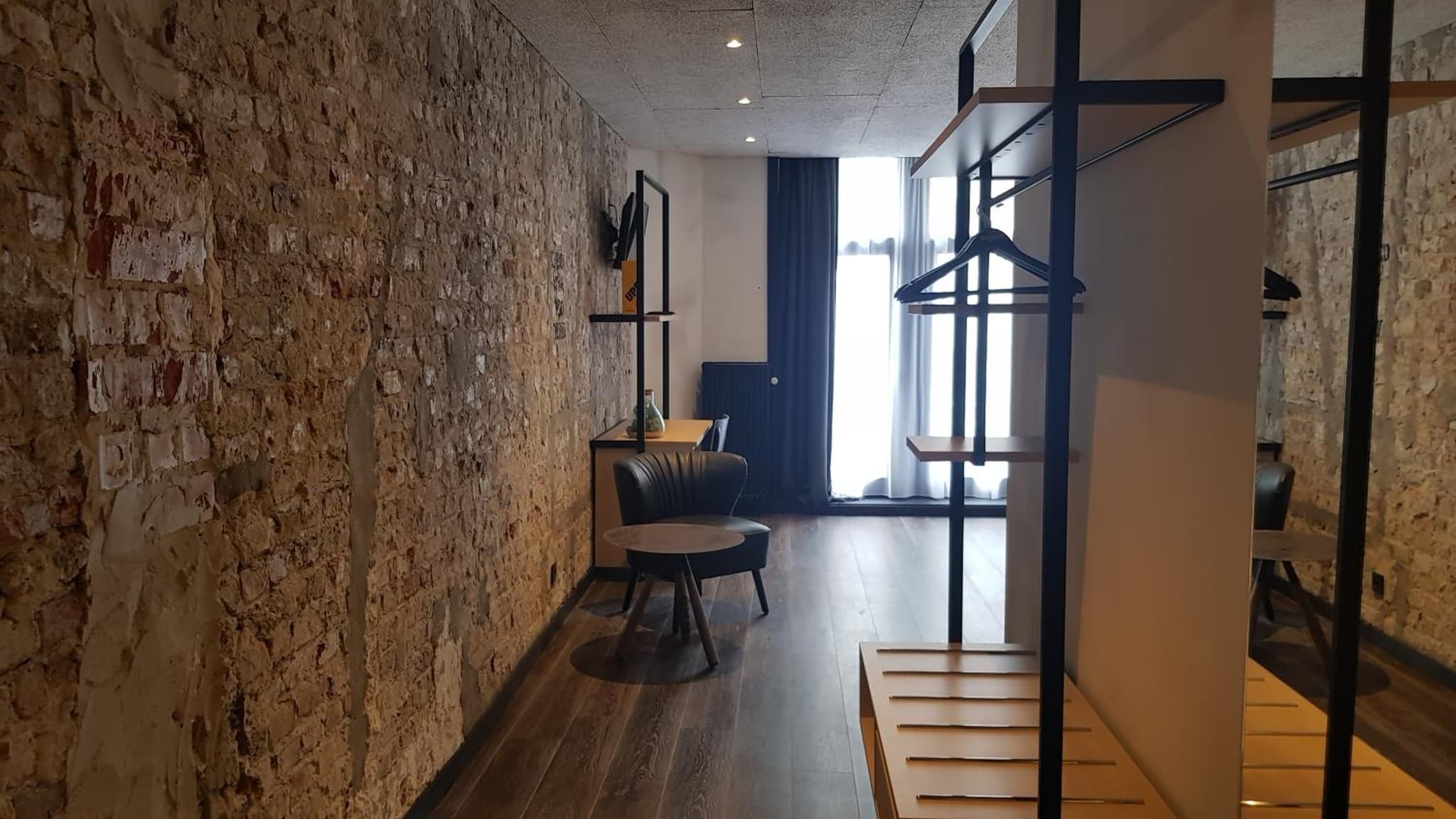 Upstairs Hotel photo 5