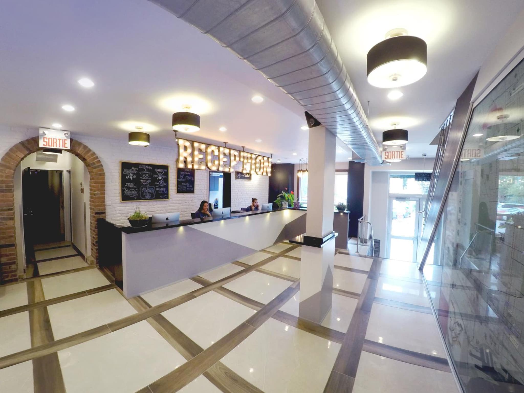 M Montreal Hostel