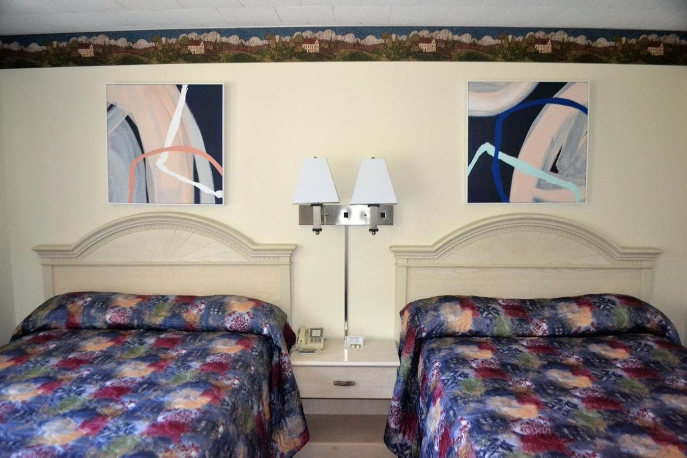 Stratford Suburban Motel photo 2