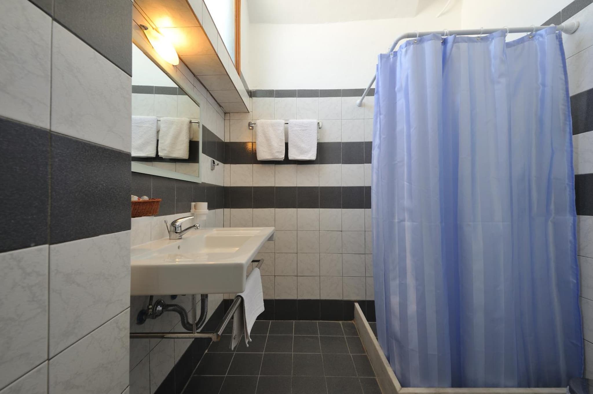 Eri Hotel photo 8