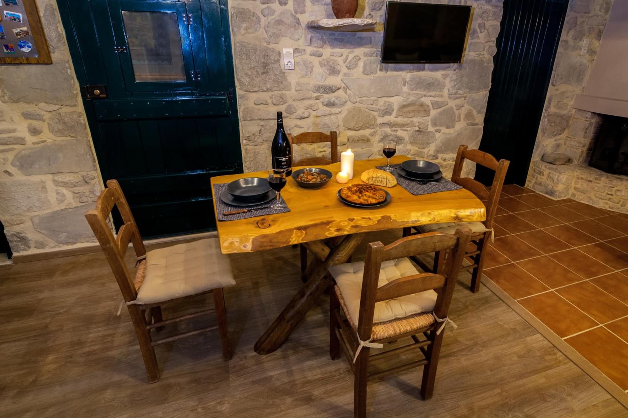 ARISTIDIS'S PLOUTI MOIRES photo 3
